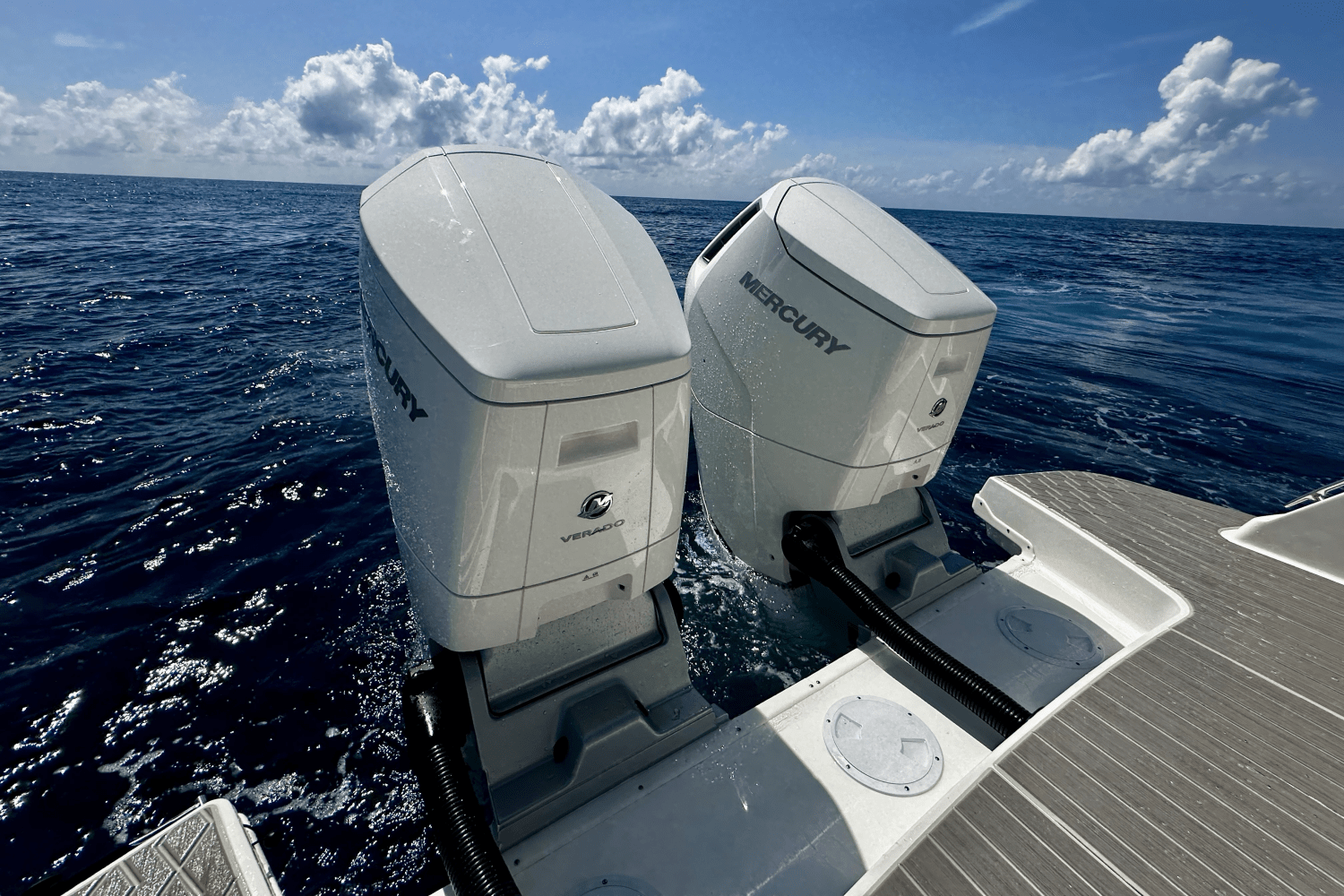 2025 Sea Ray Sundancer 370 Outboard Image Thumbnail #11