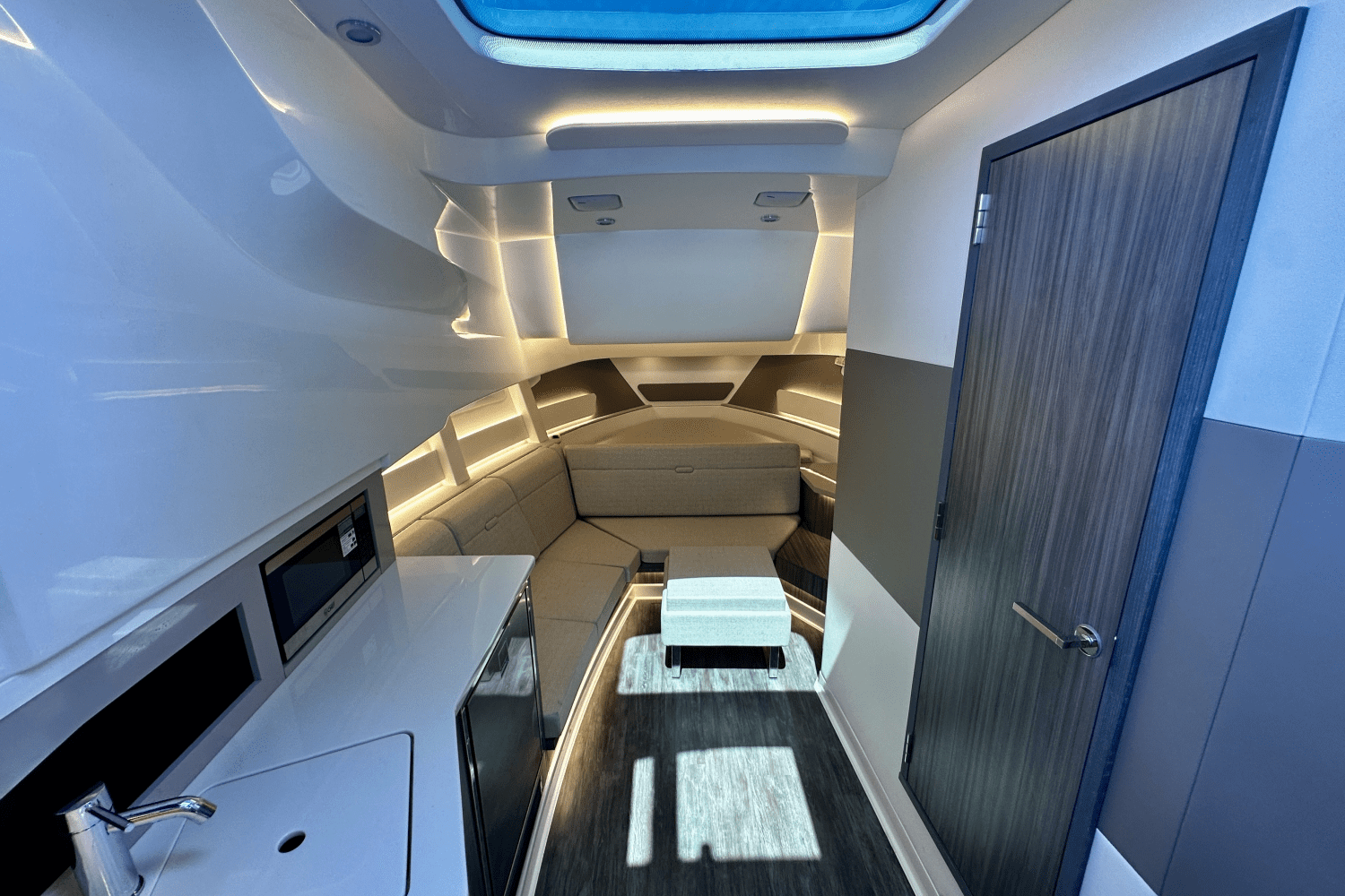 2025 Sea Ray Sundancer 370 Outboard Image Thumbnail #32