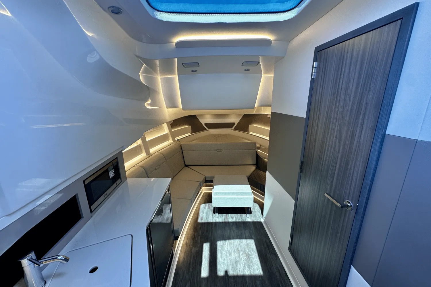 2025 Sea Ray Sundancer 370 Outboard Image Thumbnail #32