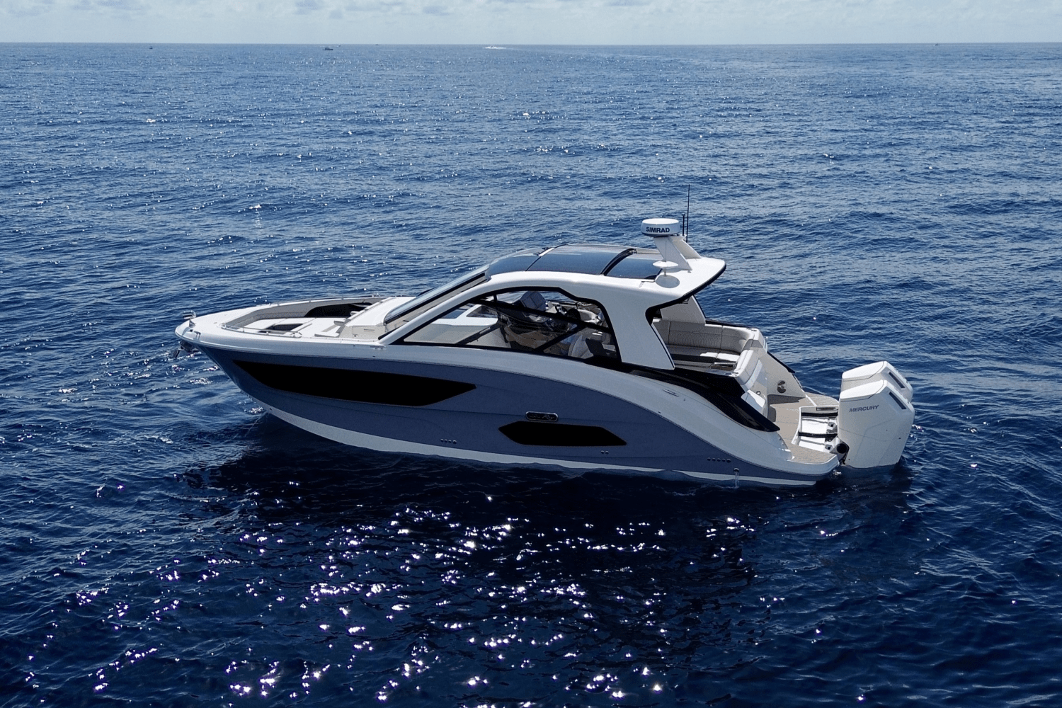 2025 Sea Ray Sundancer 370 Outboard Image Thumbnail #2