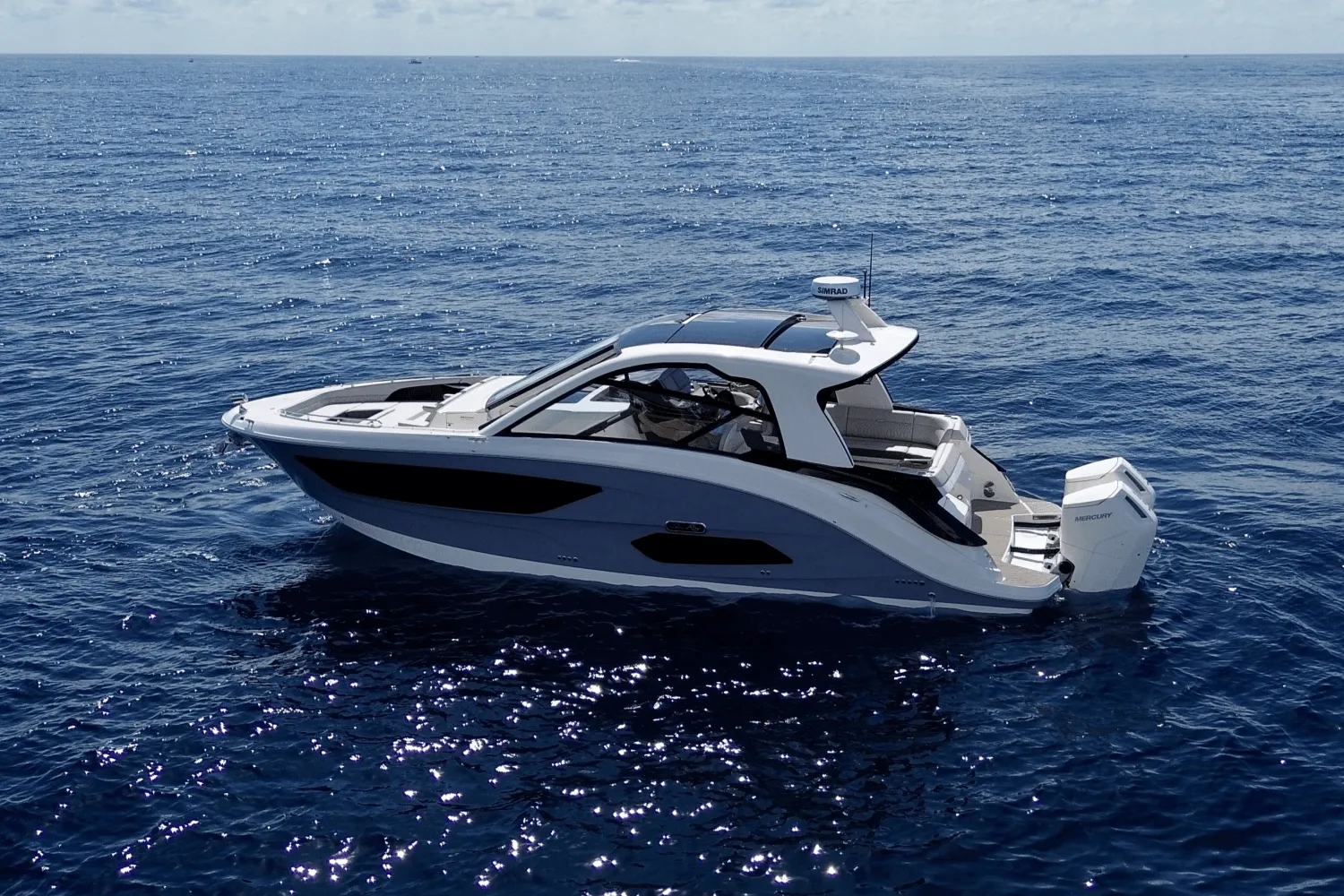 2025 Sea Ray Sundancer 370 Outboard Image Thumbnail #2