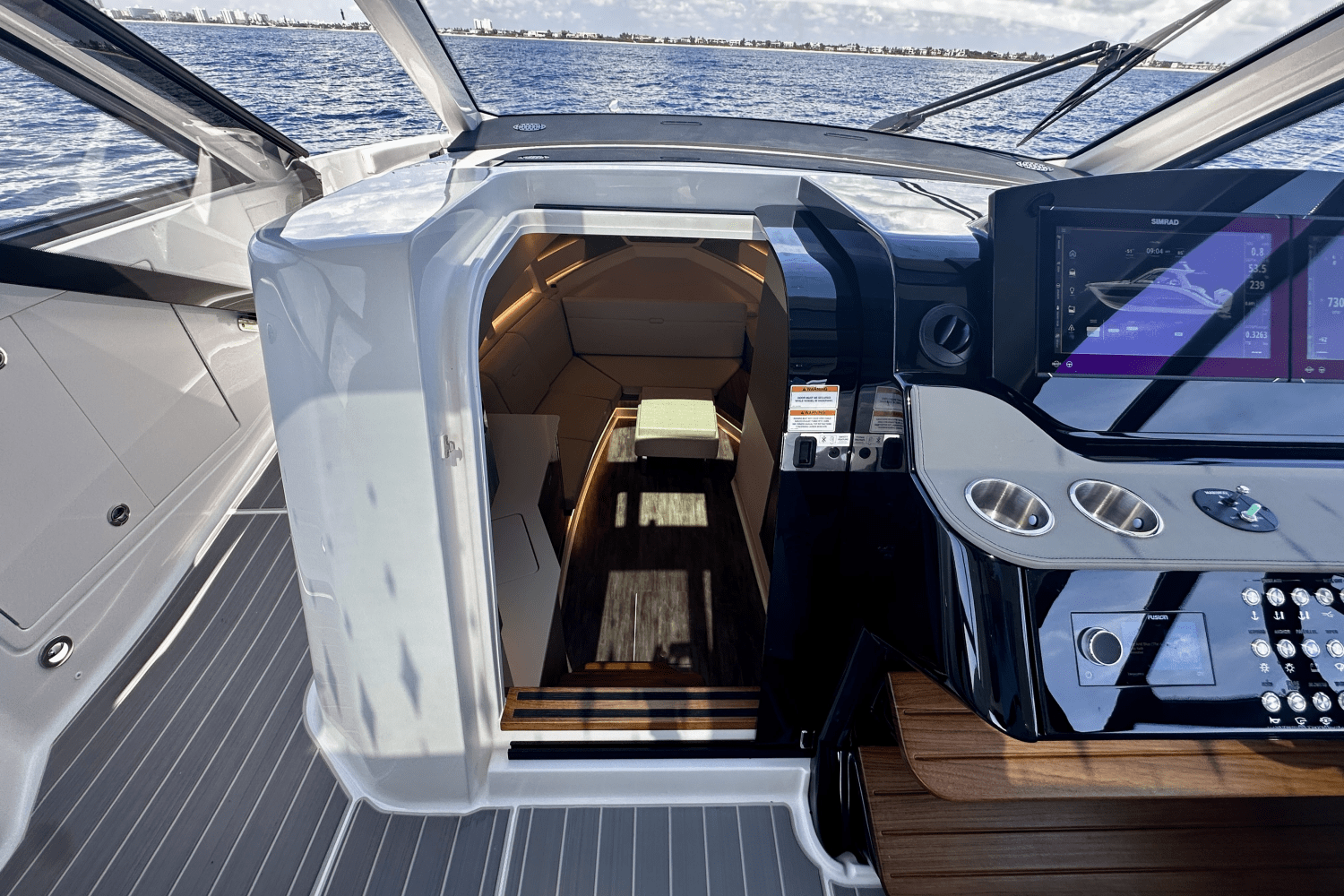 2025 Sea Ray Sundancer 370 Outboard Image Thumbnail #31