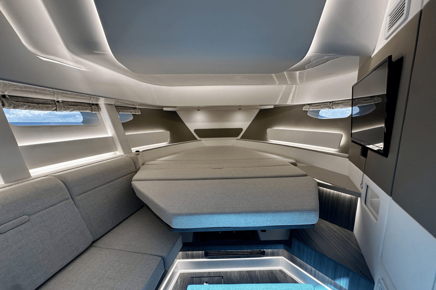 2025 Sea Ray Sundancer 370 Outboard Image Thumbnail #37