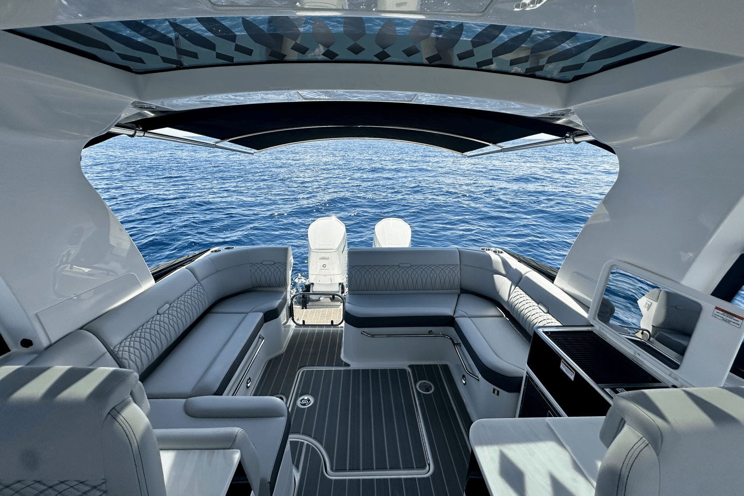 2025 Sea Ray Sundancer 370 Outboard Image Thumbnail #15