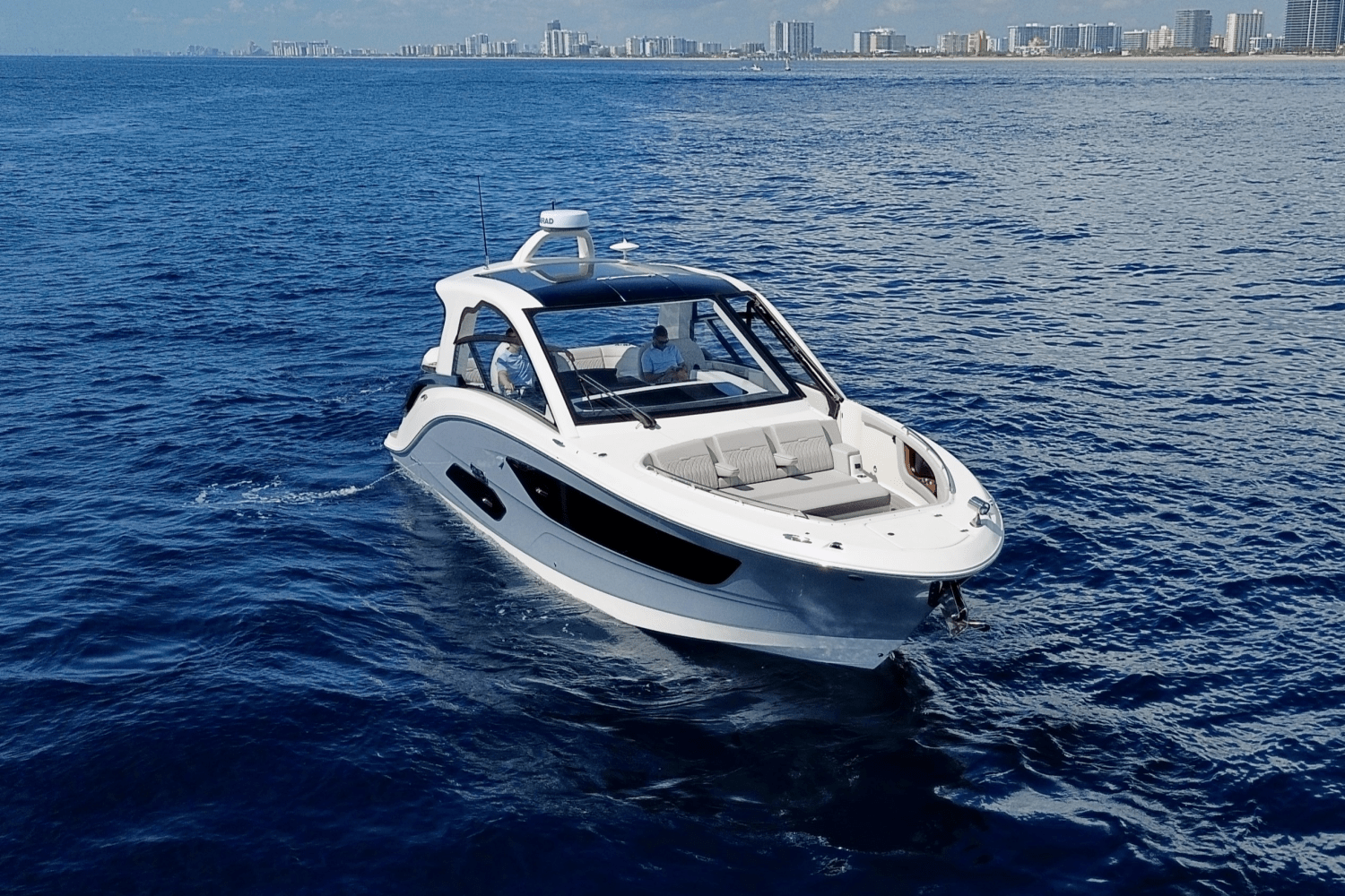2025 Sea Ray Sundancer 370 Outboard Image Thumbnail #4