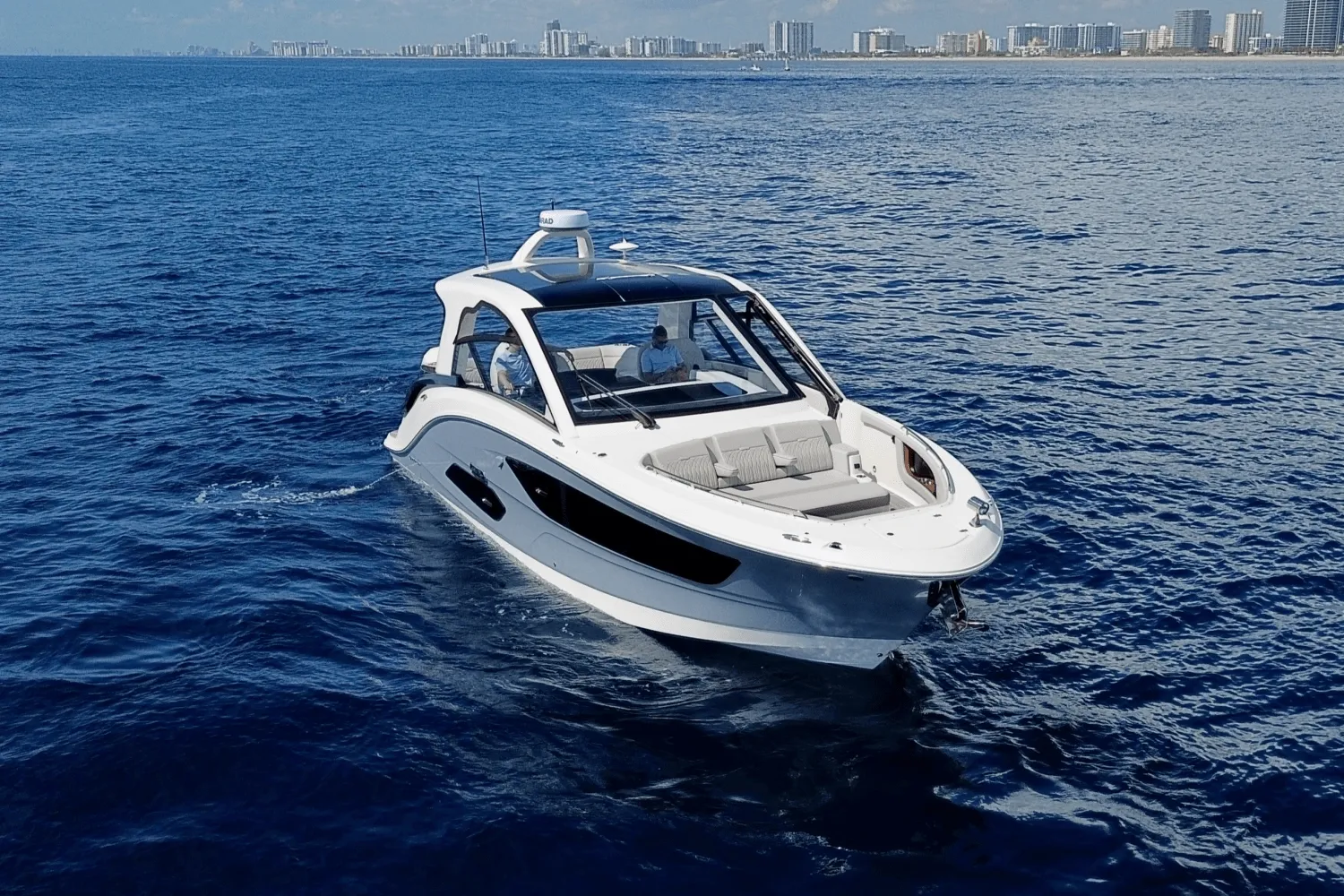 2025 Sea Ray Sundancer 370 Outboard Image Thumbnail #4