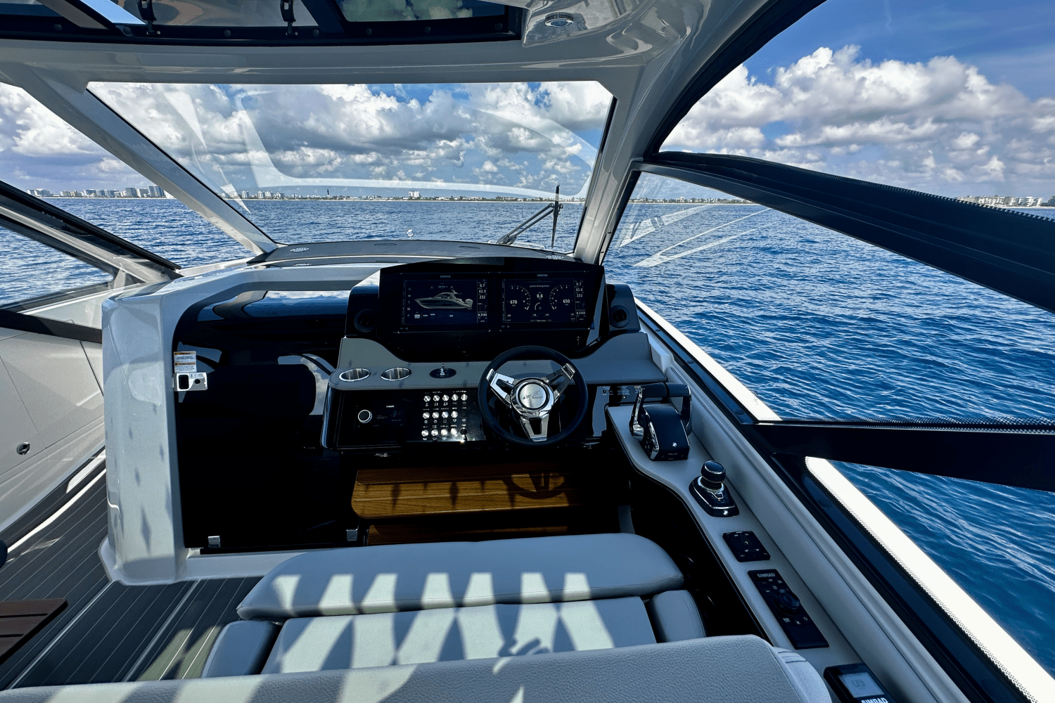 2025 Sea Ray Sundancer 370 Outboard Image Thumbnail #20