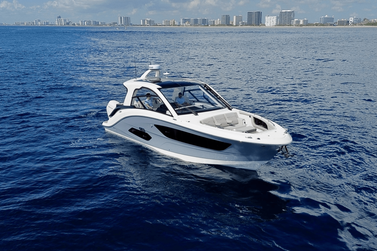 2025 Sea Ray Sundancer 370 Outboard Image Thumbnail #3
