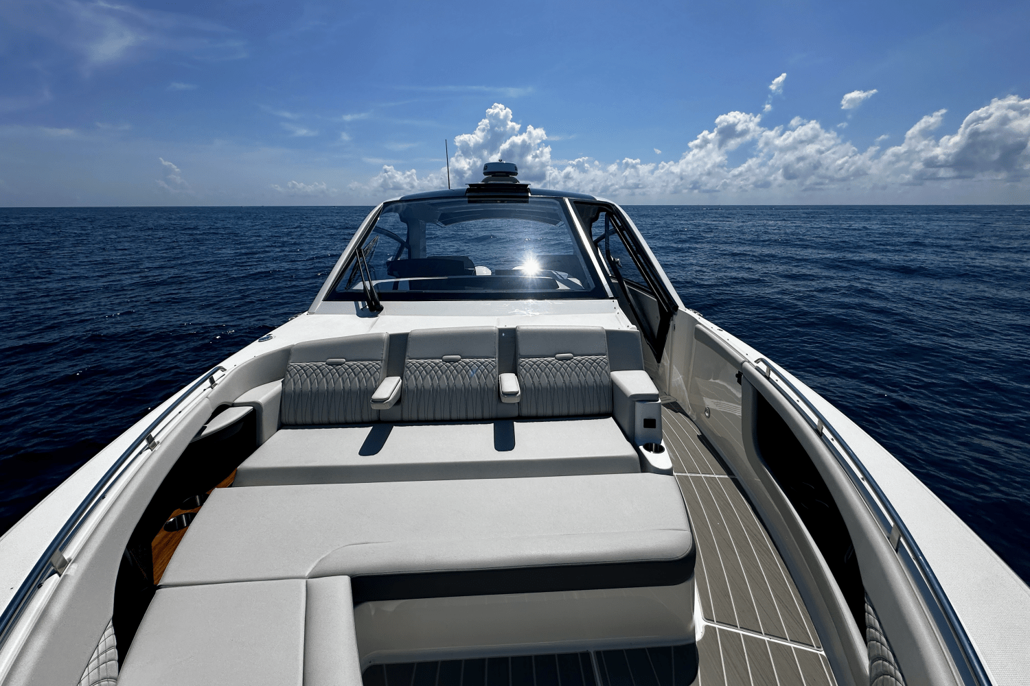 2025 Sea Ray Sundancer 370 Outboard Image Thumbnail #26