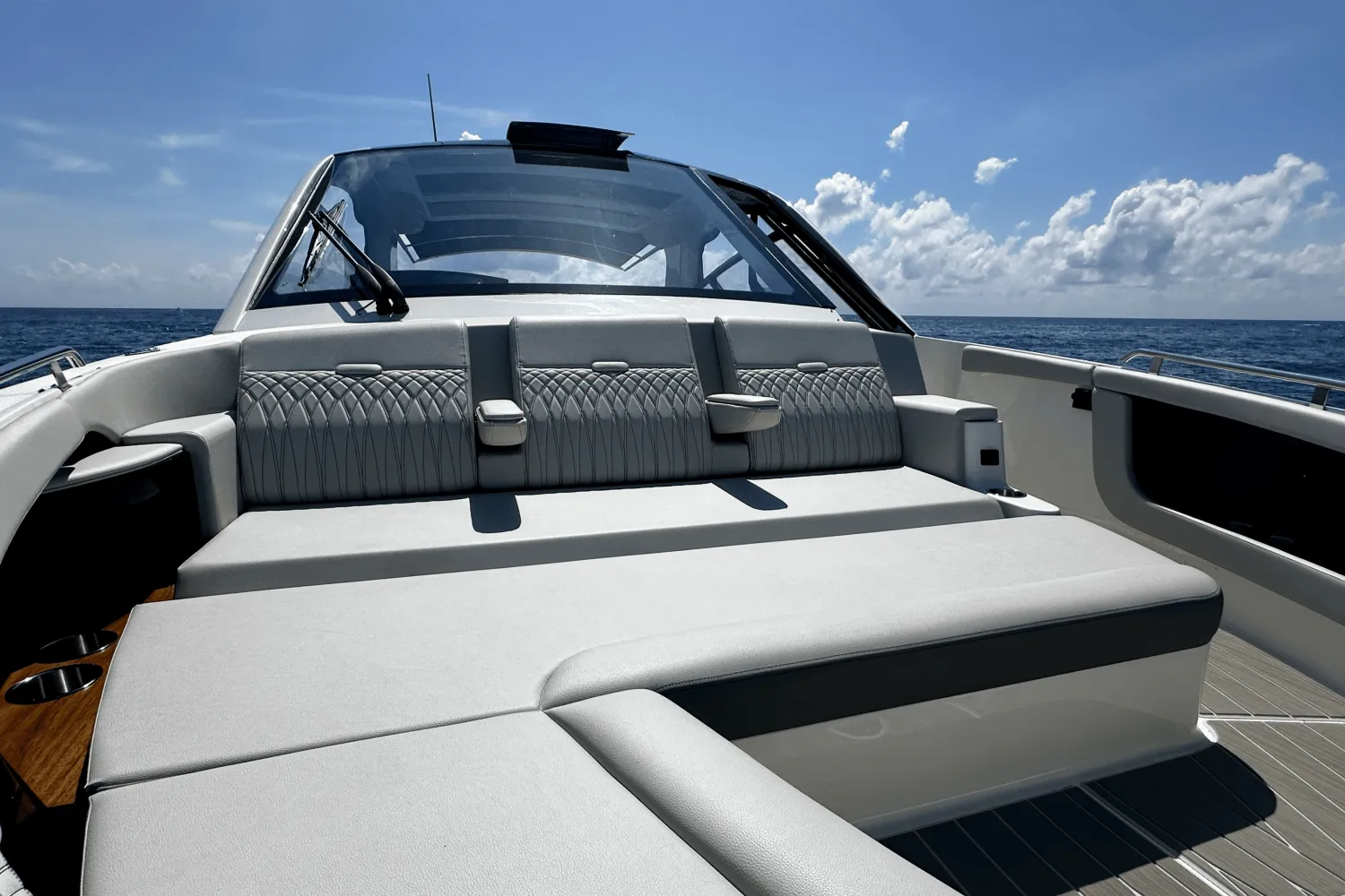 2025 Sea Ray Sundancer 370 Outboard Image Thumbnail #27