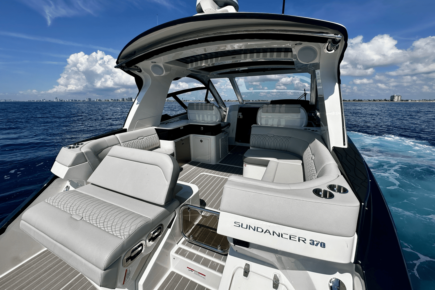 2025 Sea Ray Sundancer 370 Outboard Image Thumbnail #10