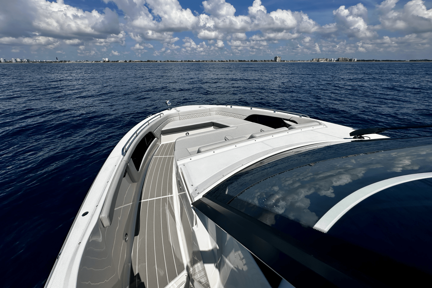 2025 Sea Ray Sundancer 370 Outboard Image Thumbnail #25