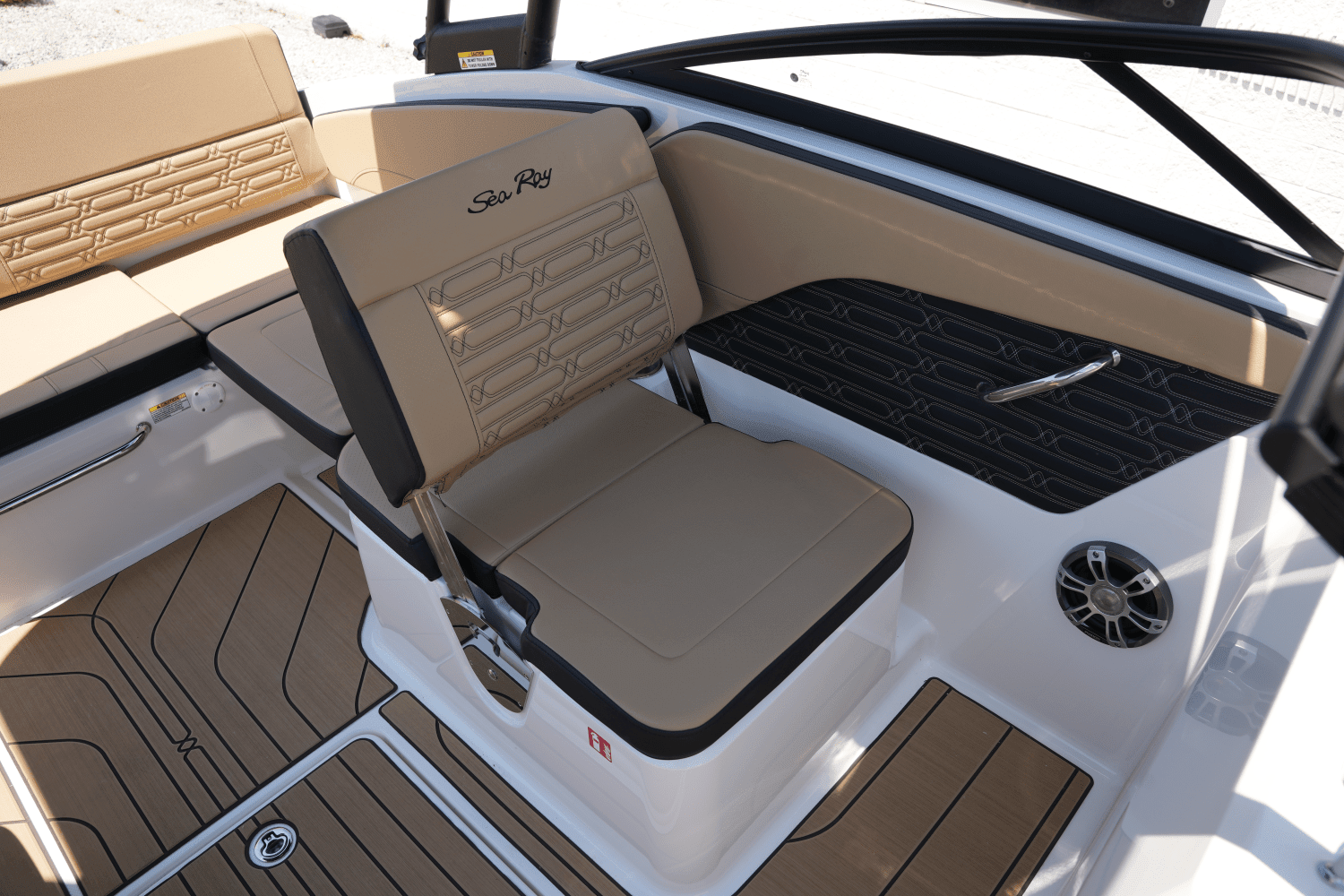 2025 Sea Ray SPX 210 Image Thumbnail #11