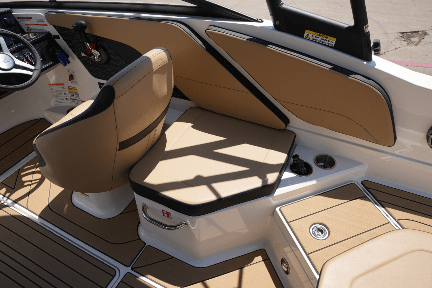 2025 Sea Ray SPX 210 Image Thumbnail #8