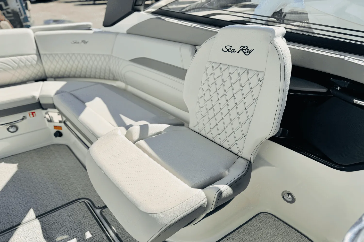 2025 Sea Ray SLX 260 Outboard Image Thumbnail #29