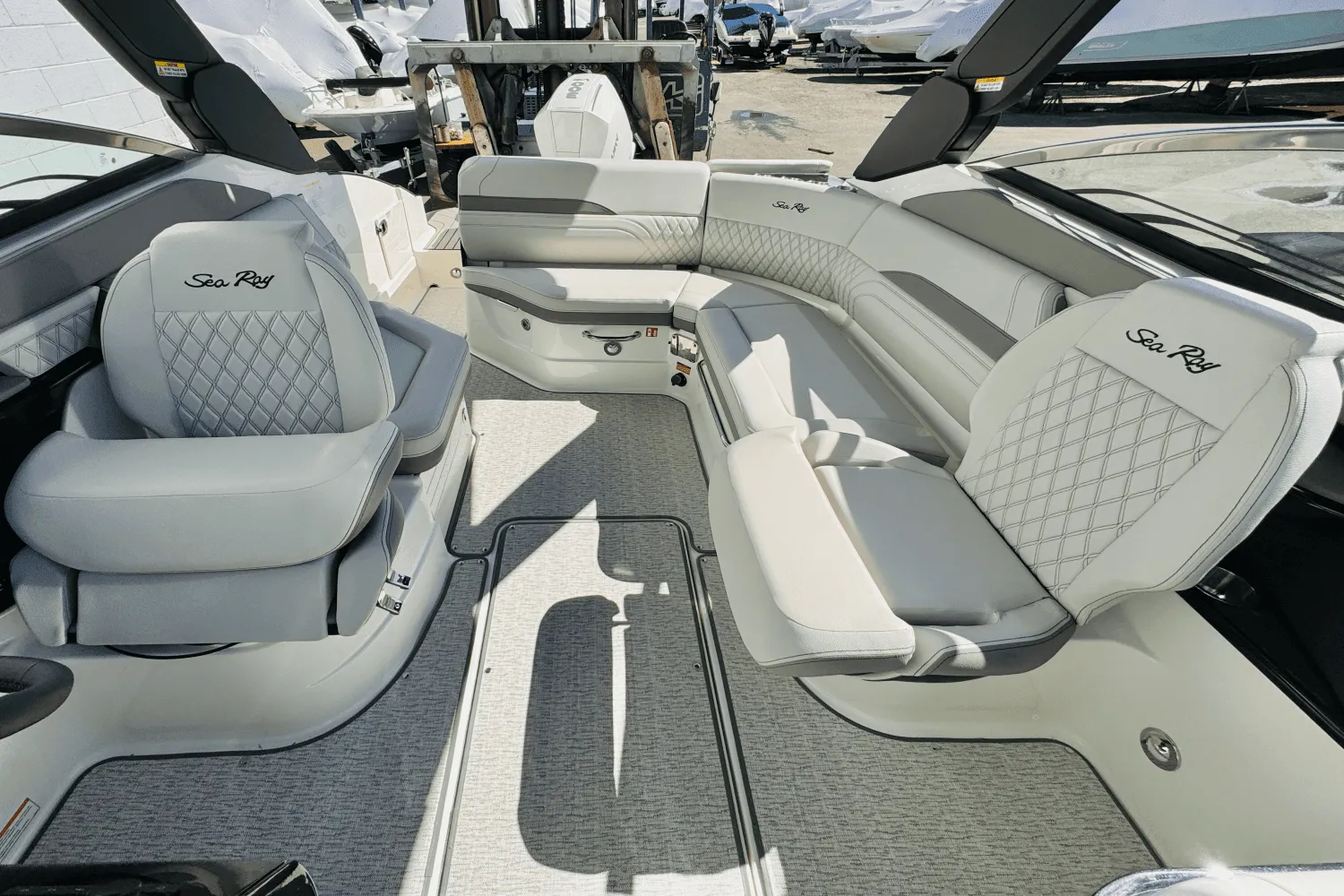 2025 Sea Ray SLX 260 Outboard Image Thumbnail #23