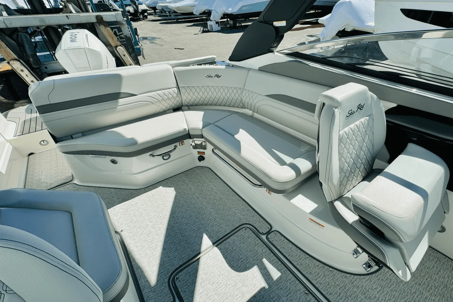 2025 Sea Ray SLX 260 Outboard Image Thumbnail #24