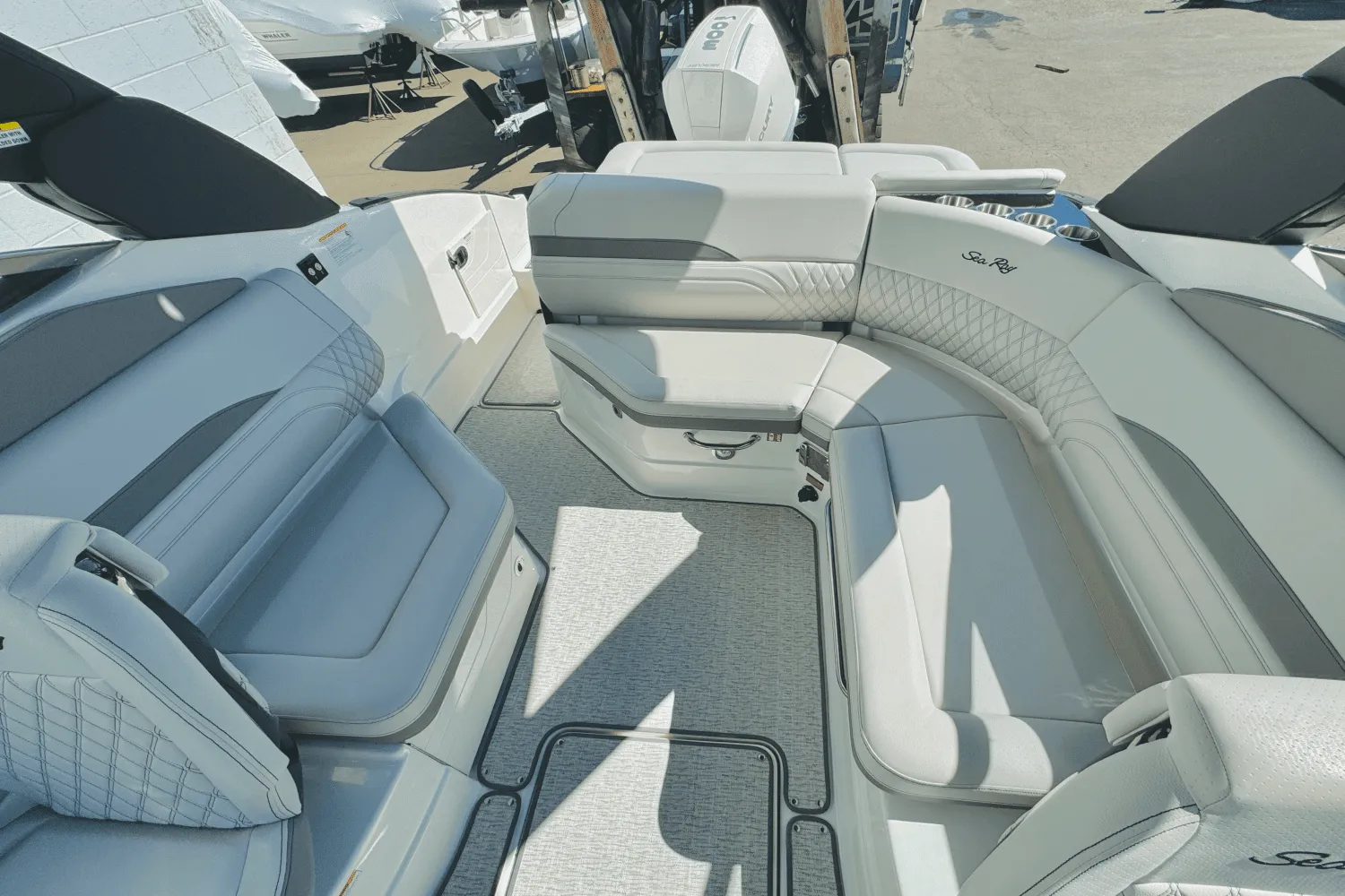 2025 Sea Ray SLX 260 Outboard Image Thumbnail #21