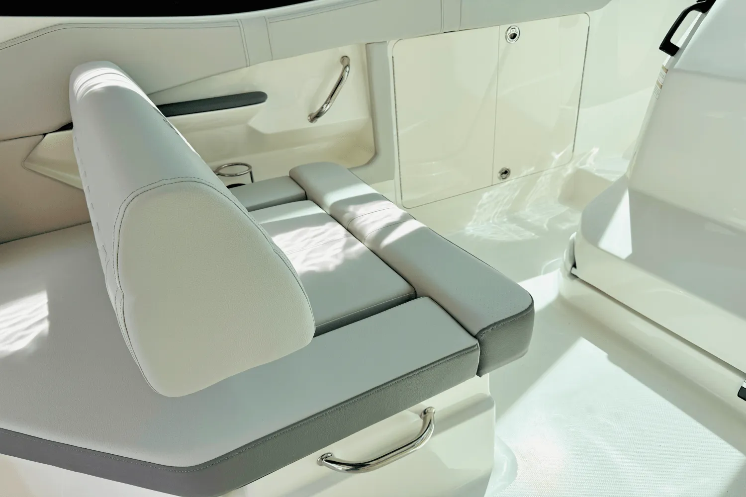 2025 Sea Ray Sundancer 320 Outboard Image Thumbnail #10