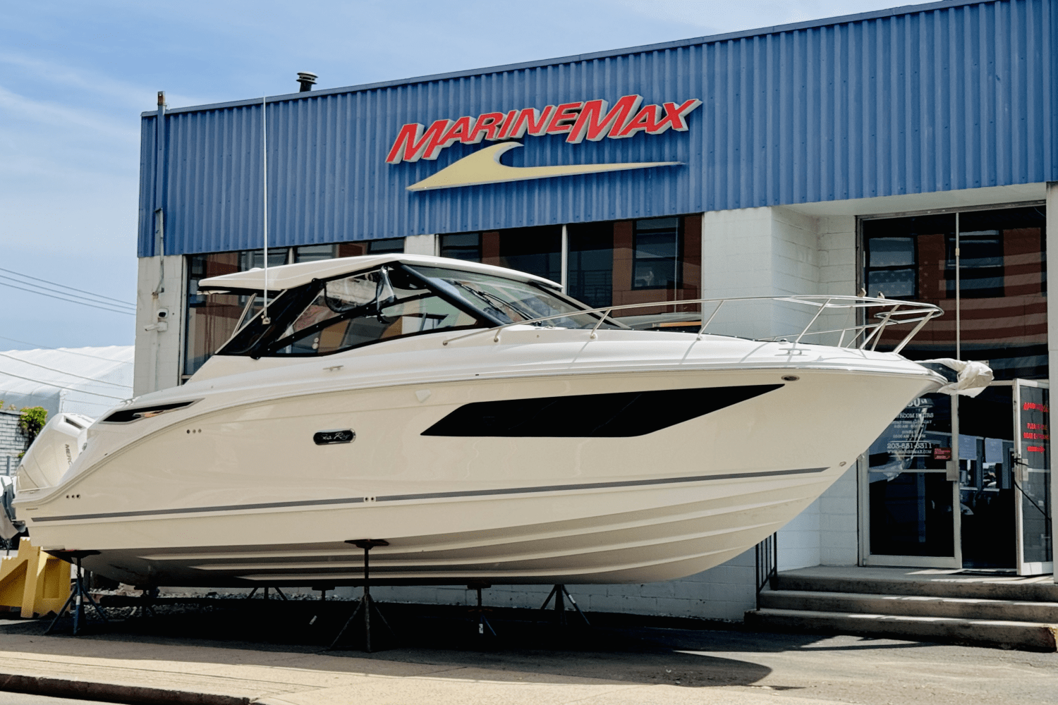 2025 Sea Ray Sundancer 320 Outboard Image Thumbnail #2