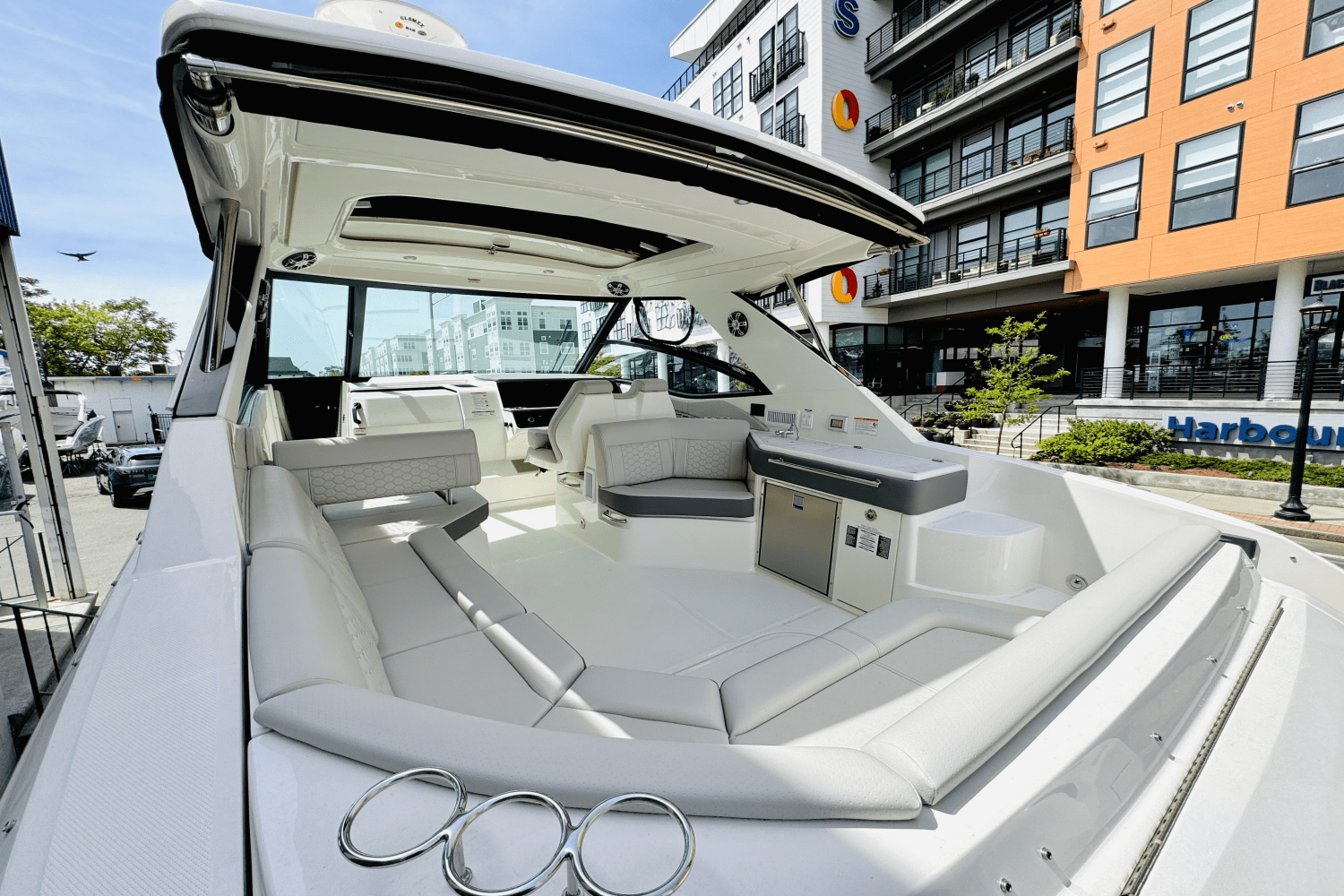 2025 Sea Ray Sundancer 320 Outboard Image Thumbnail #5