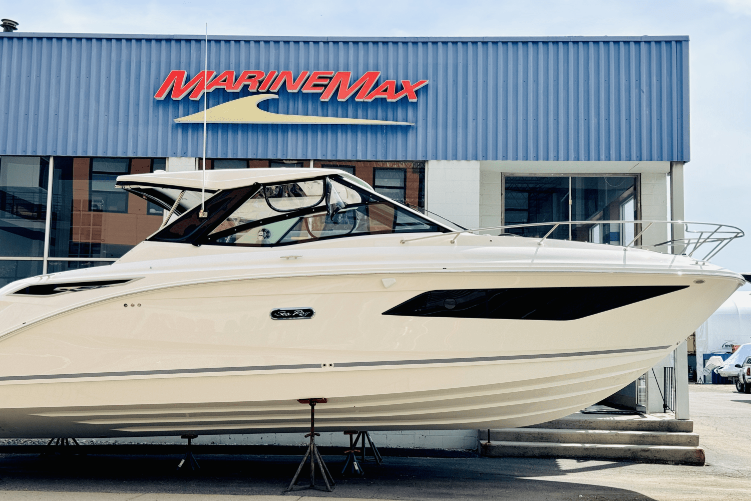 2025 Sea Ray Sundancer 320 Outboard Image Thumbnail #1