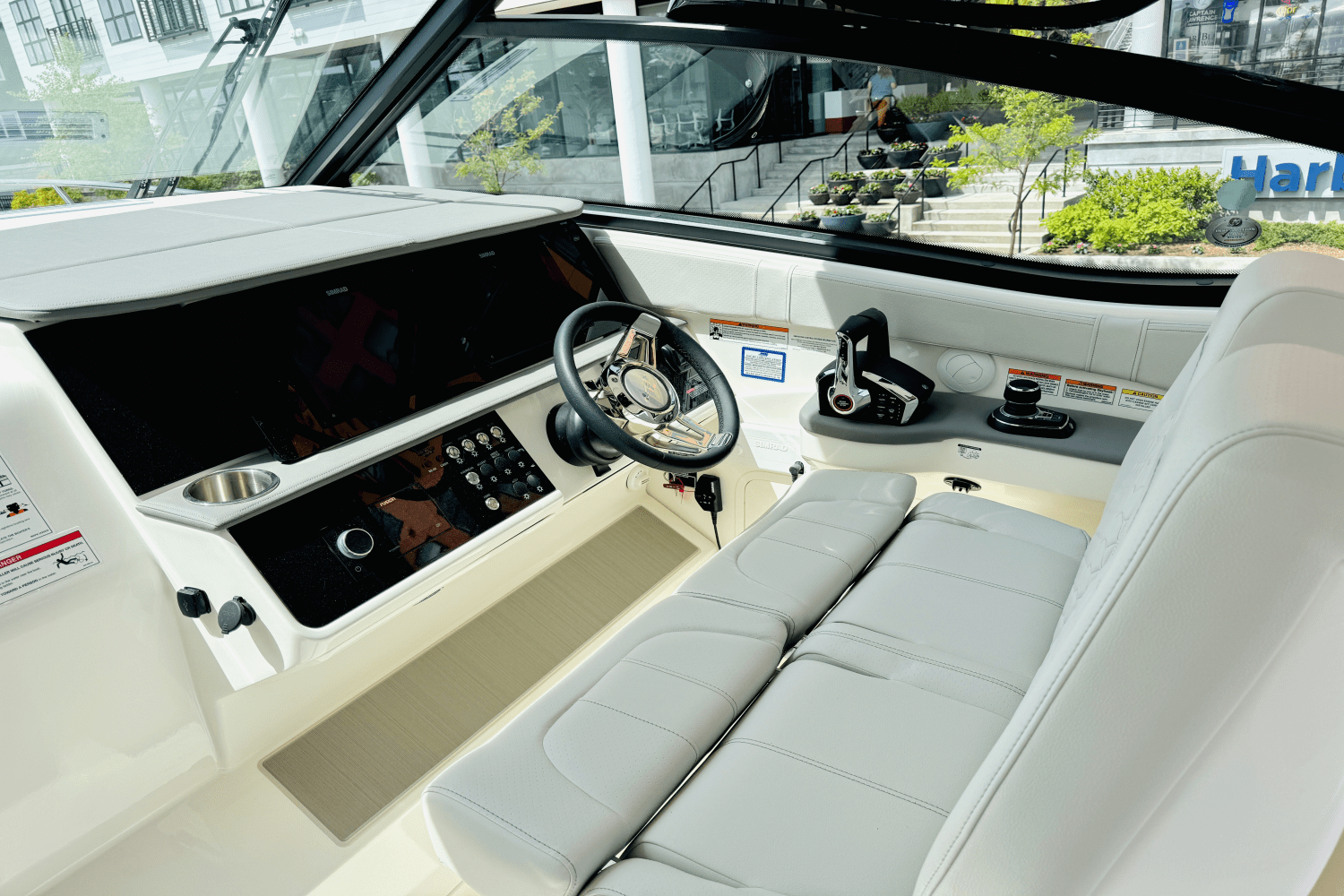 2025 Sea Ray Sundancer 320 Outboard Image Thumbnail #14