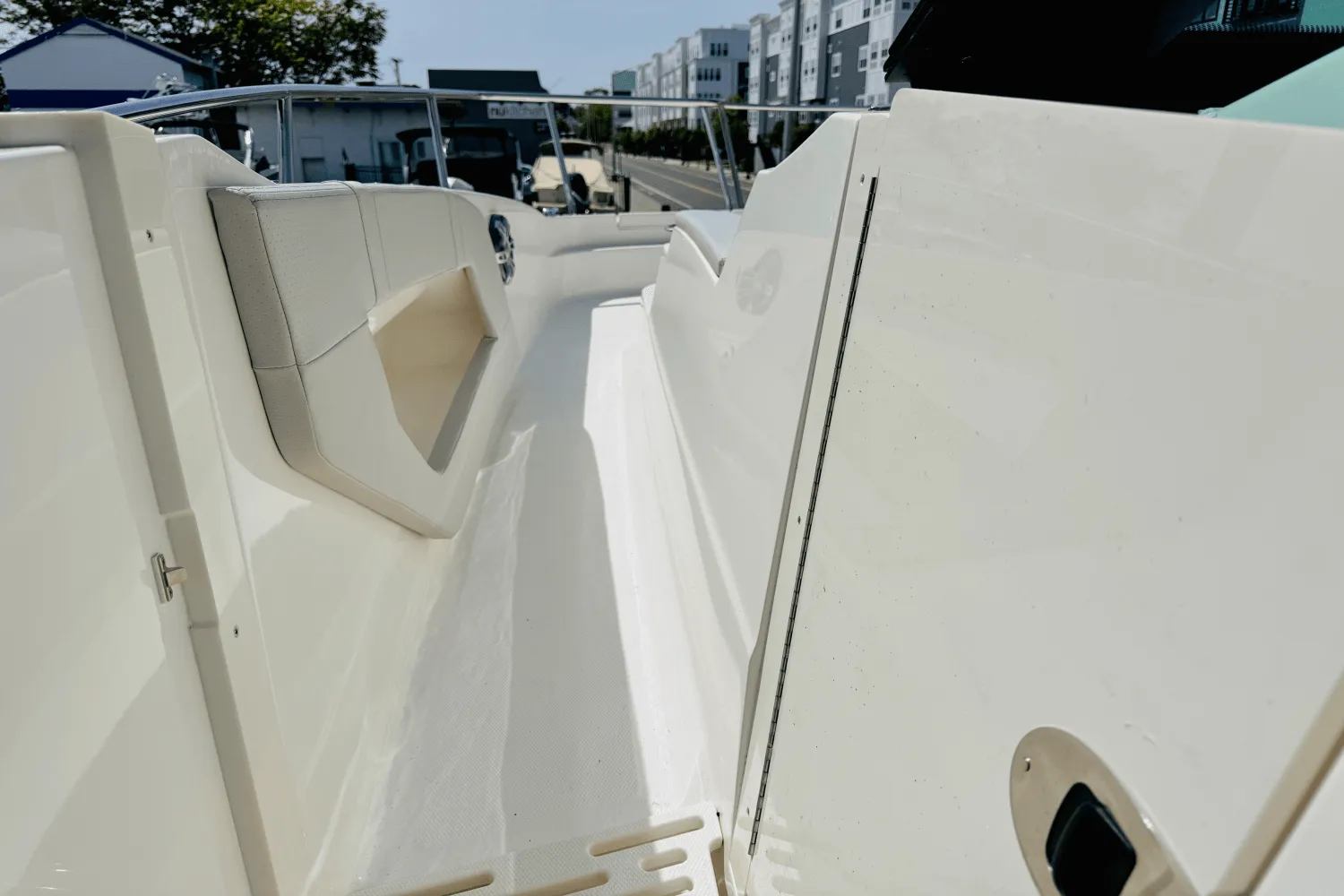 2025 Sea Ray Sundancer 320 Outboard Image Thumbnail #19