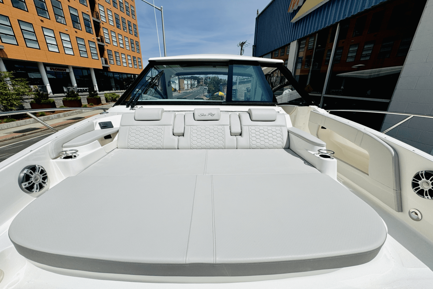 2025 Sea Ray Sundancer 320 Outboard Image Thumbnail #21