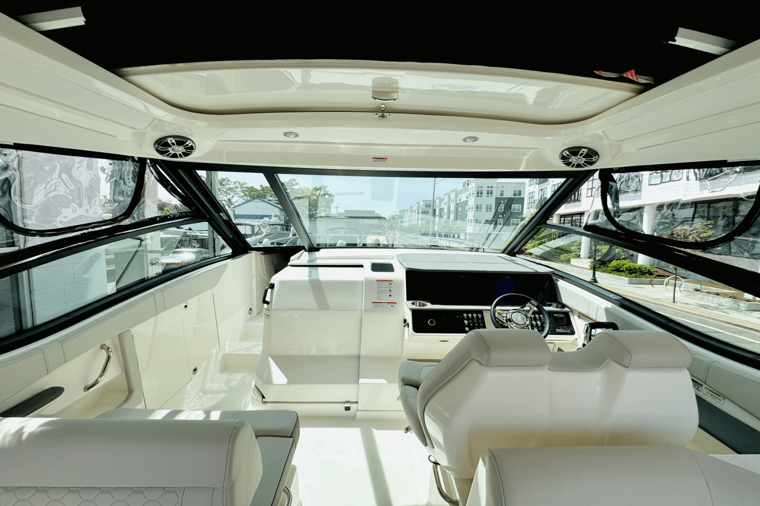 2025 Sea Ray Sundancer 320 Outboard Image Thumbnail #12