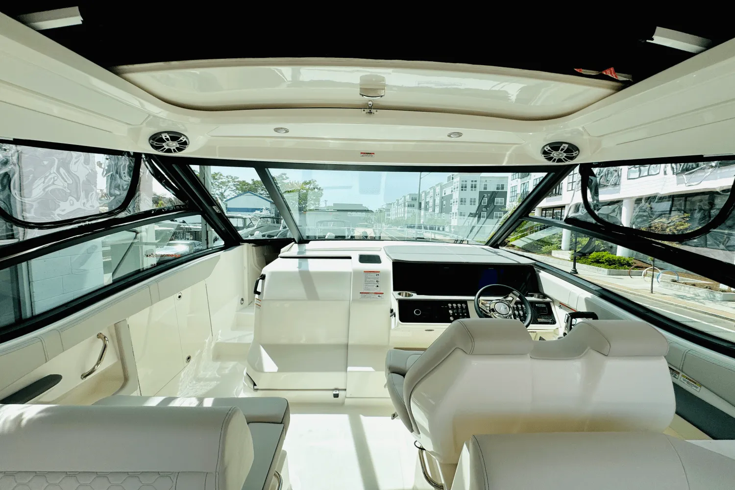 2025 Sea Ray Sundancer 320 Outboard Image Thumbnail #12