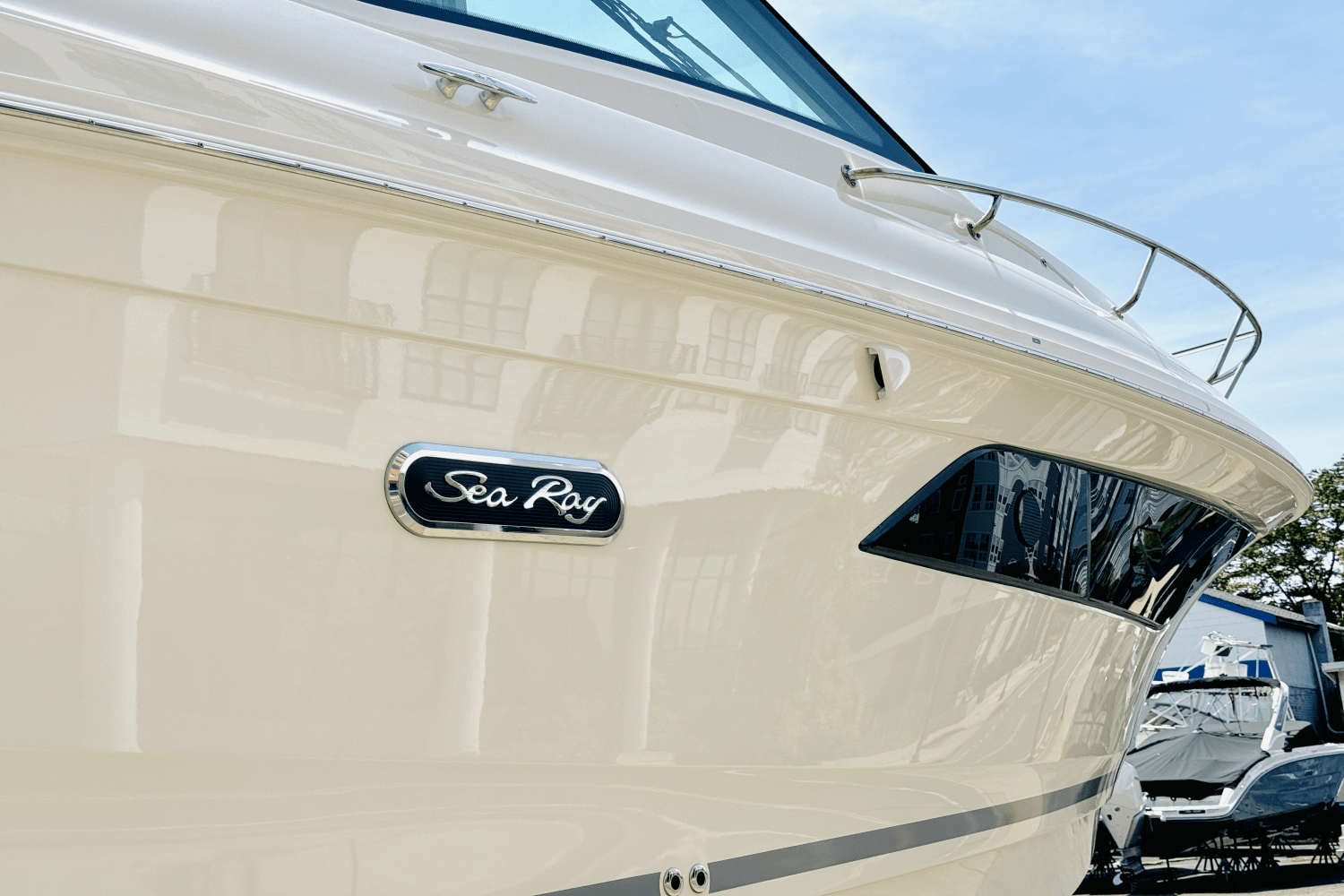2025 Sea Ray Sundancer 320 Outboard Image Thumbnail #3