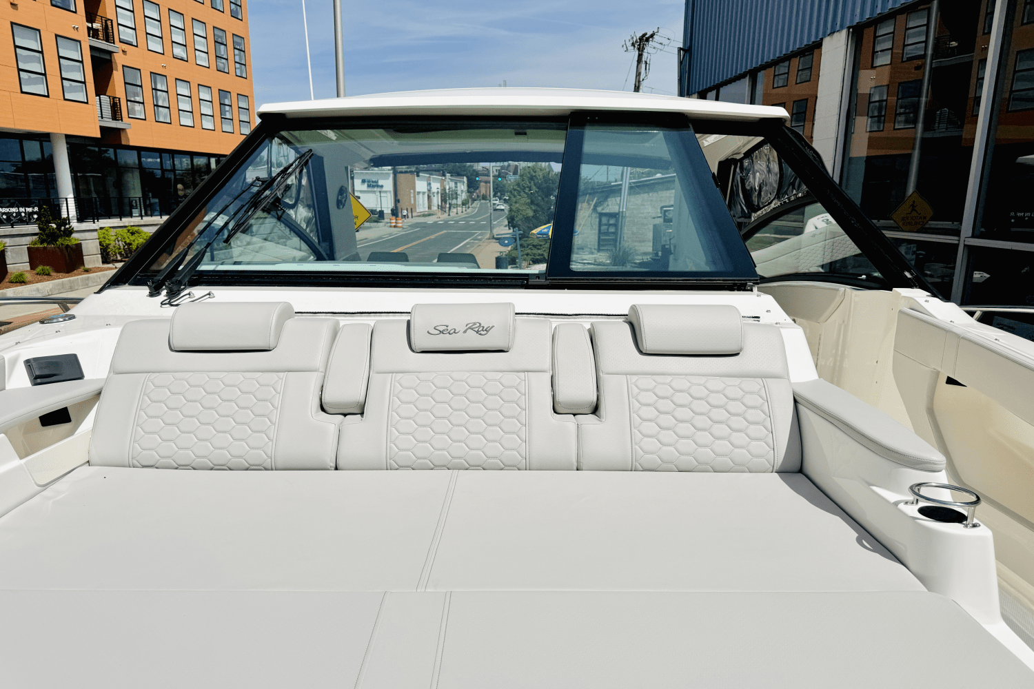 2025 Sea Ray Sundancer 320 Outboard Image Thumbnail #20