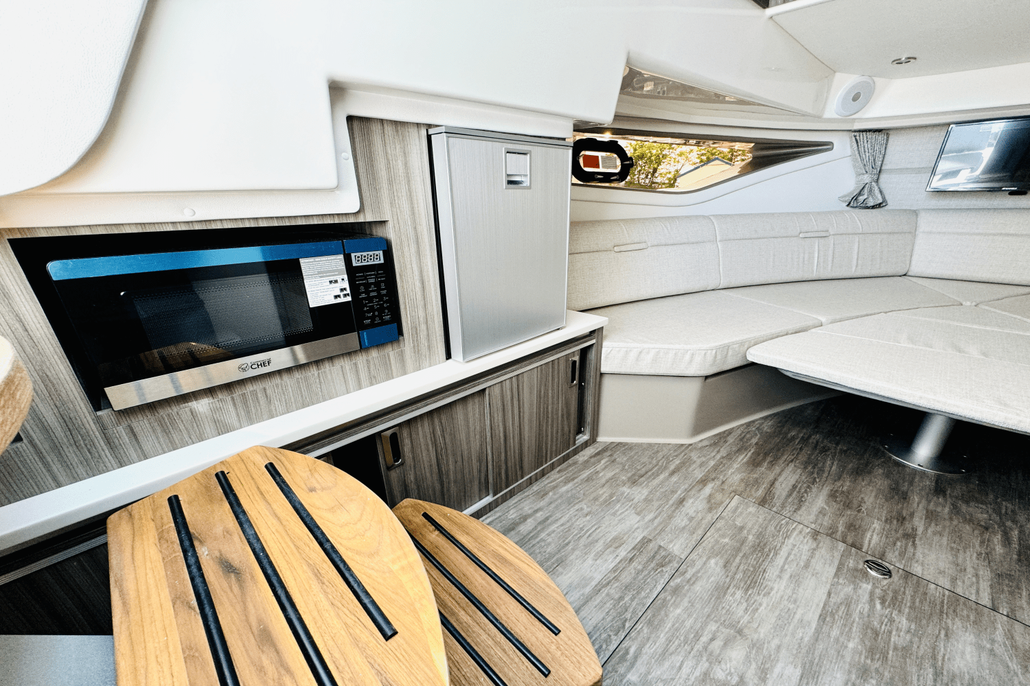 2025 Sea Ray Sundancer 320 Outboard Image Thumbnail #17
