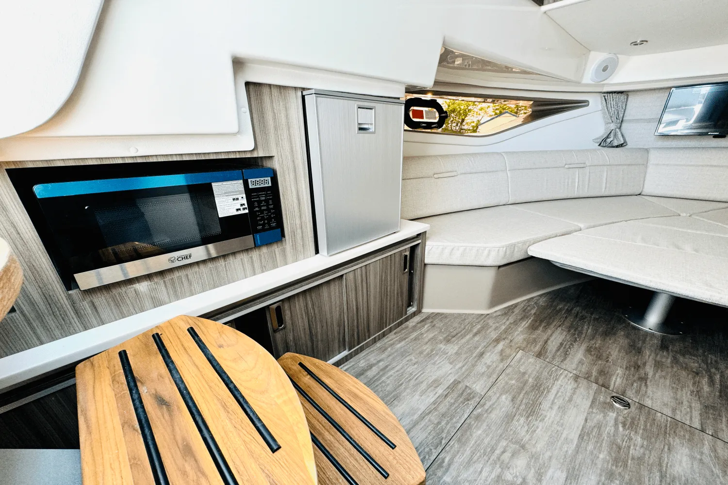2025 Sea Ray Sundancer 320 Outboard Image Thumbnail #17