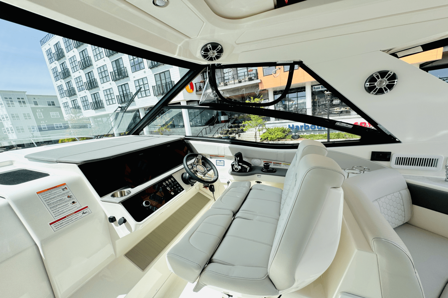 2025 Sea Ray Sundancer 320 Outboard Image Thumbnail #13