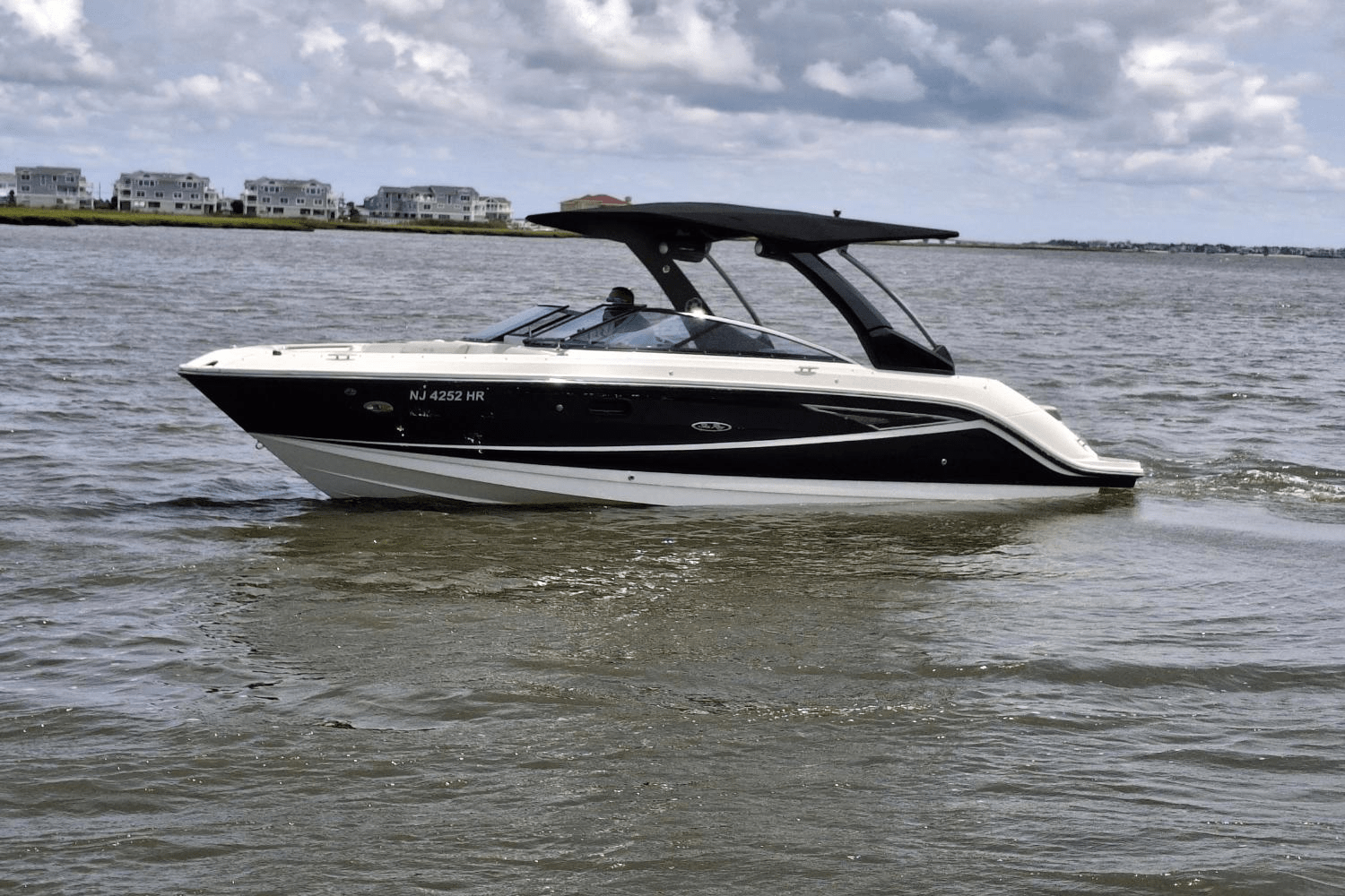 2021 Sea Ray SLX 250 Image Thumbnail #2