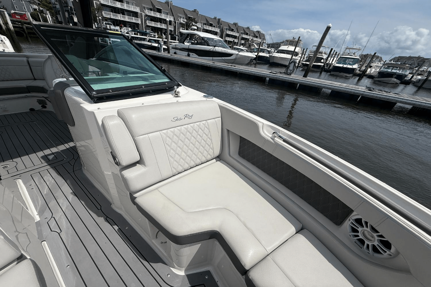 2021 Sea Ray SLX 250 Image Thumbnail #31