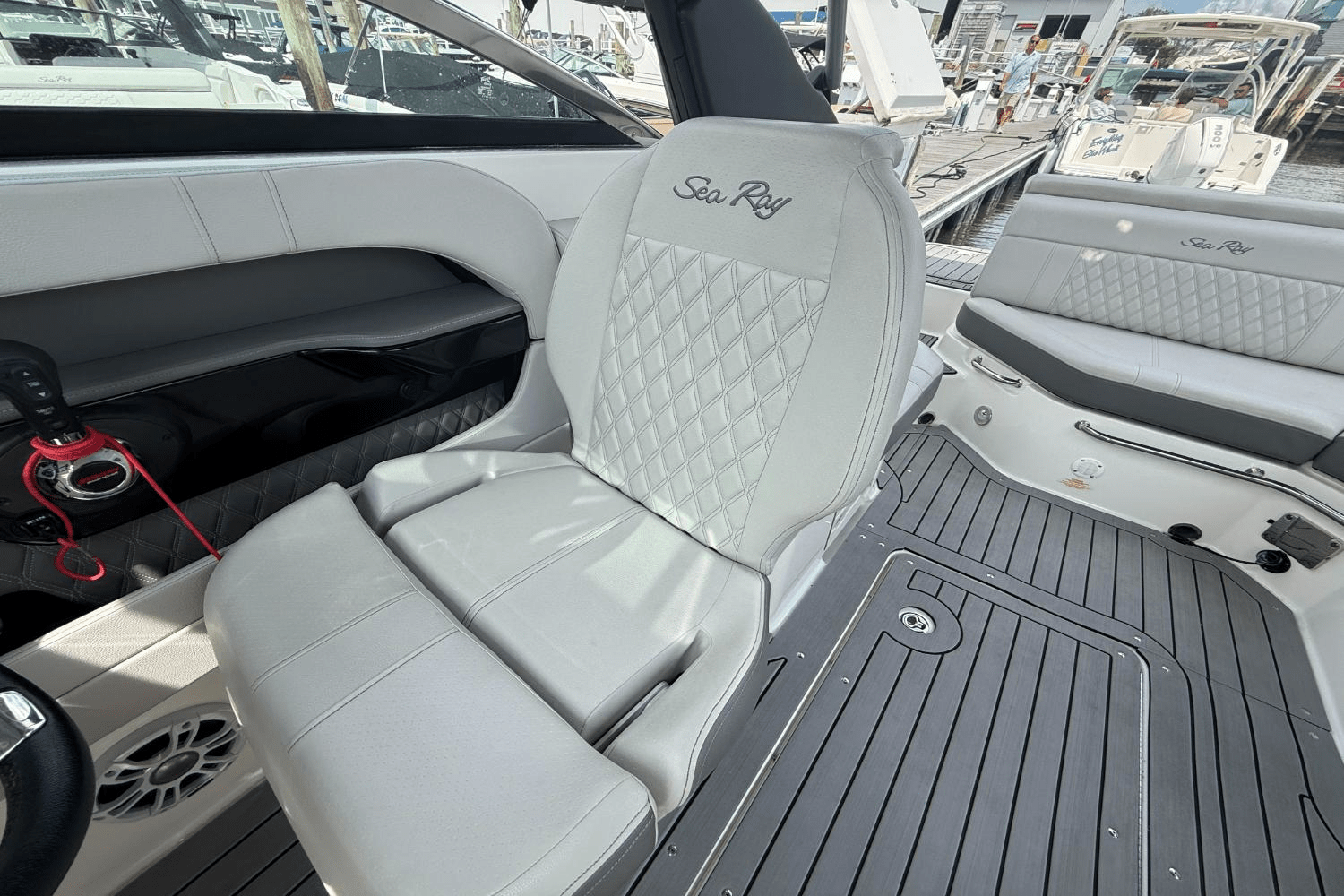 2021 Sea Ray SLX 250 Image Thumbnail #23
