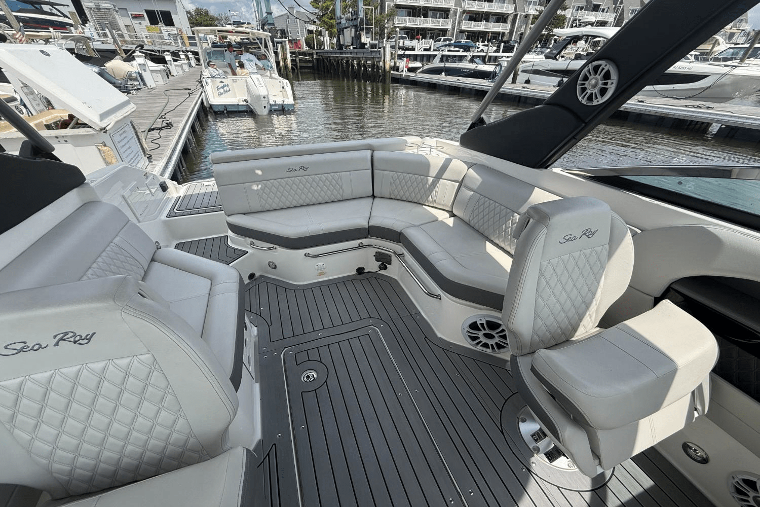 2021 Sea Ray SLX 250 Image Thumbnail #12