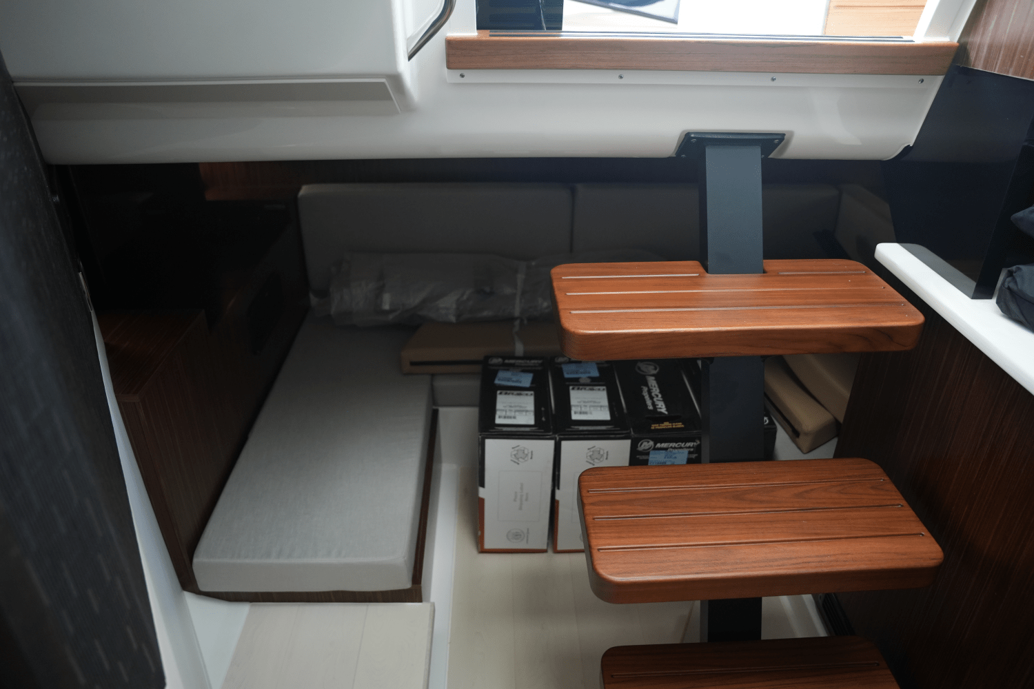 2025 Sea Ray Sundancer 370 Image Thumbnail #37