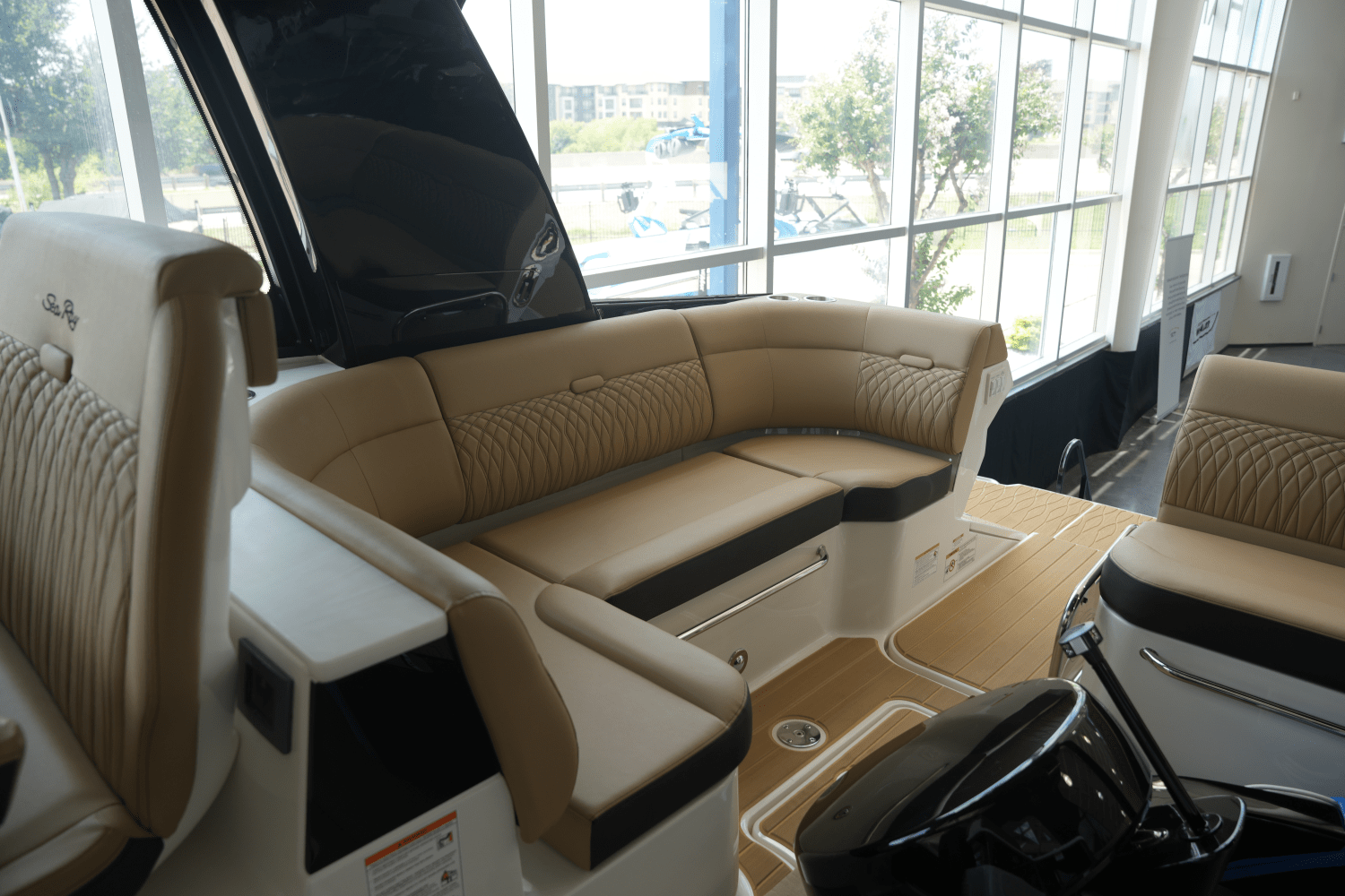 2025 Sea Ray Sundancer 370 Image Thumbnail #12