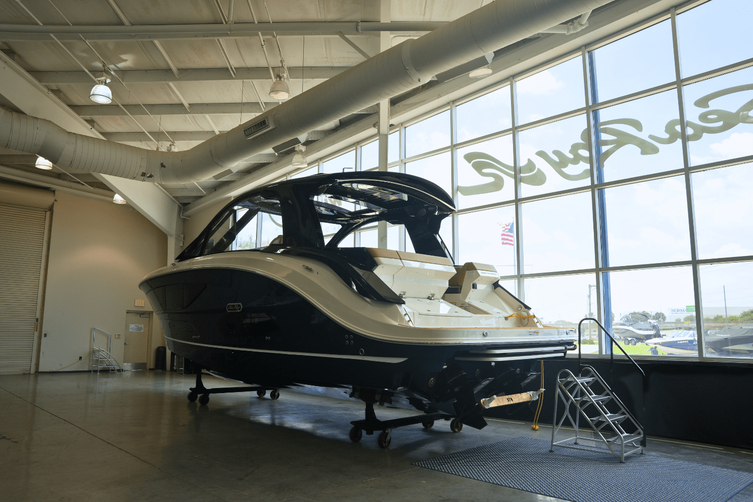 2025 Sea Ray Sundancer 370 Image Thumbnail #2