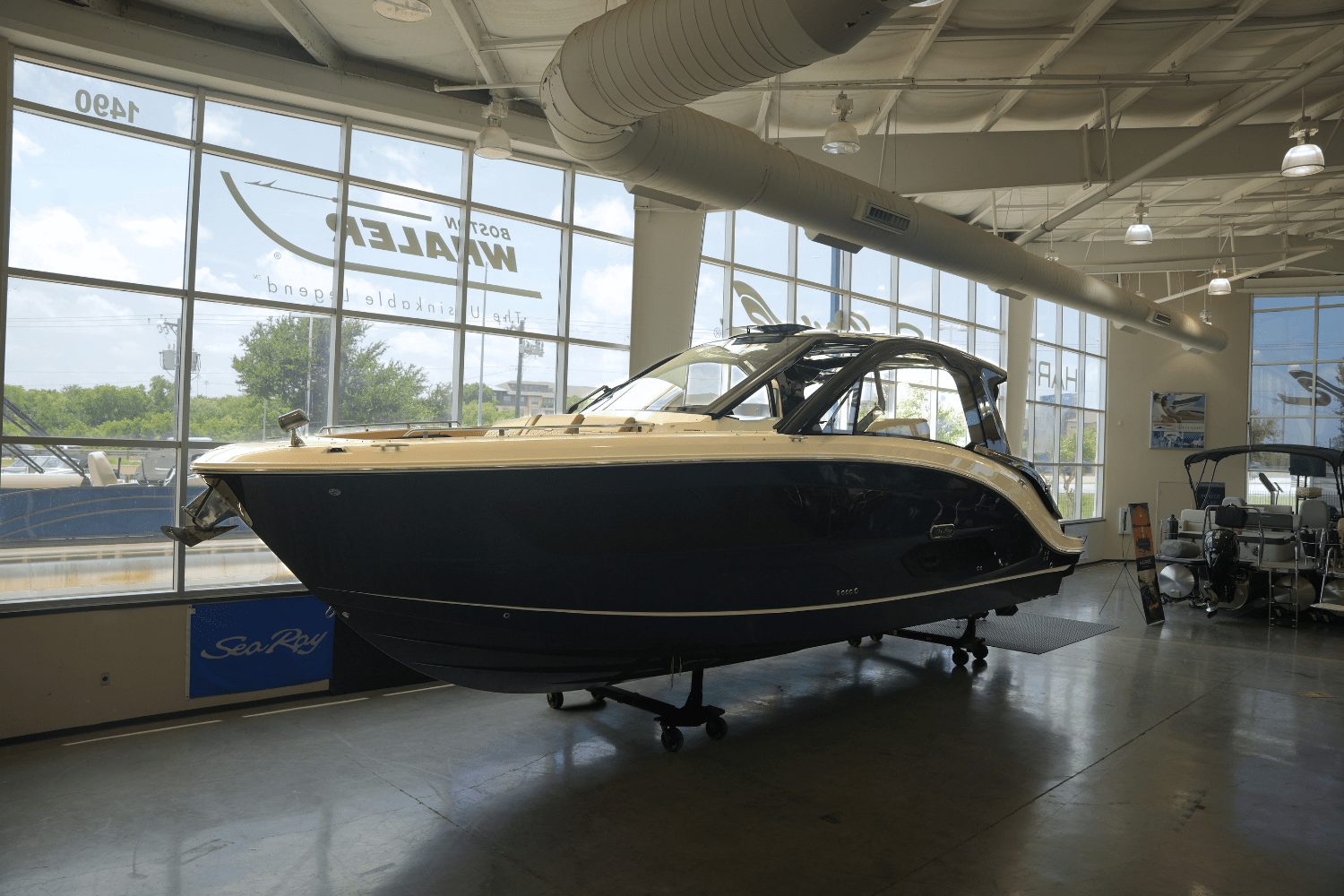 2025 Sea Ray Sundancer 370 Image Thumbnail #1