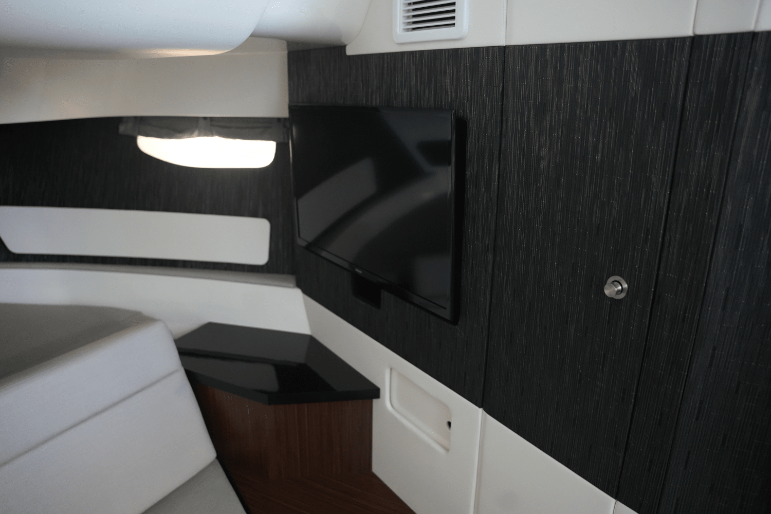 2025 Sea Ray Sundancer 370 Image Thumbnail #34