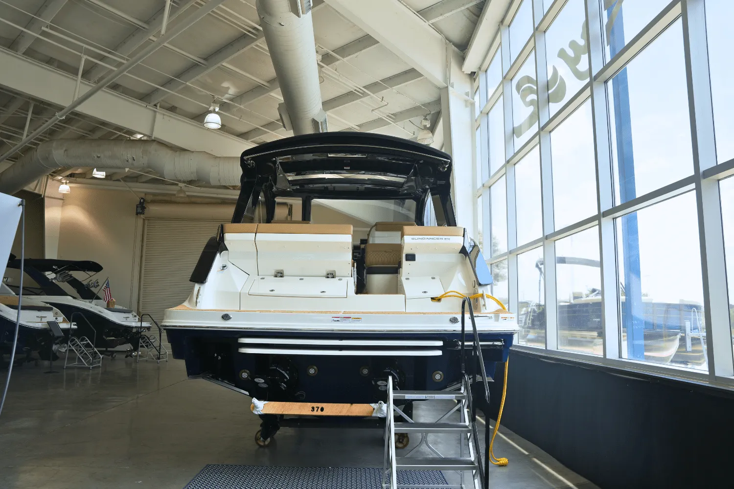 2025 Sea Ray Sundancer 370 Image Thumbnail #3