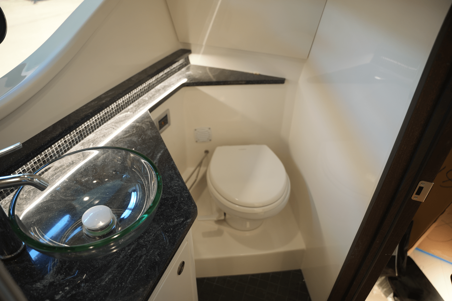 2025 Sea Ray Sundancer 370 Image Thumbnail #46