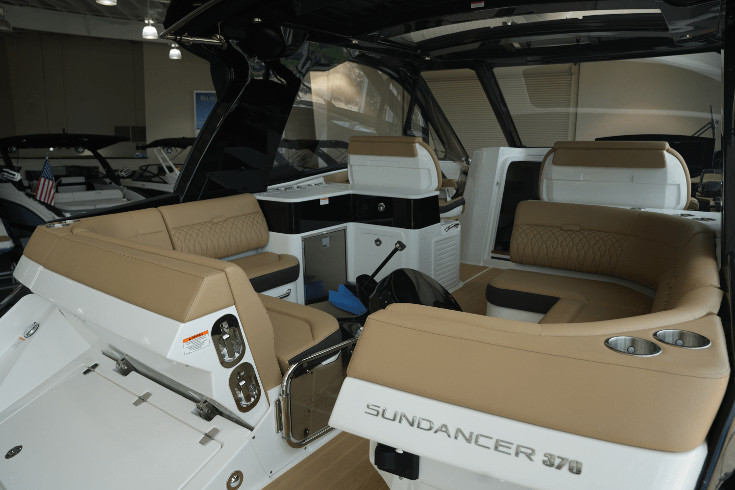 2025 Sea Ray Sundancer 370 Image Thumbnail #9