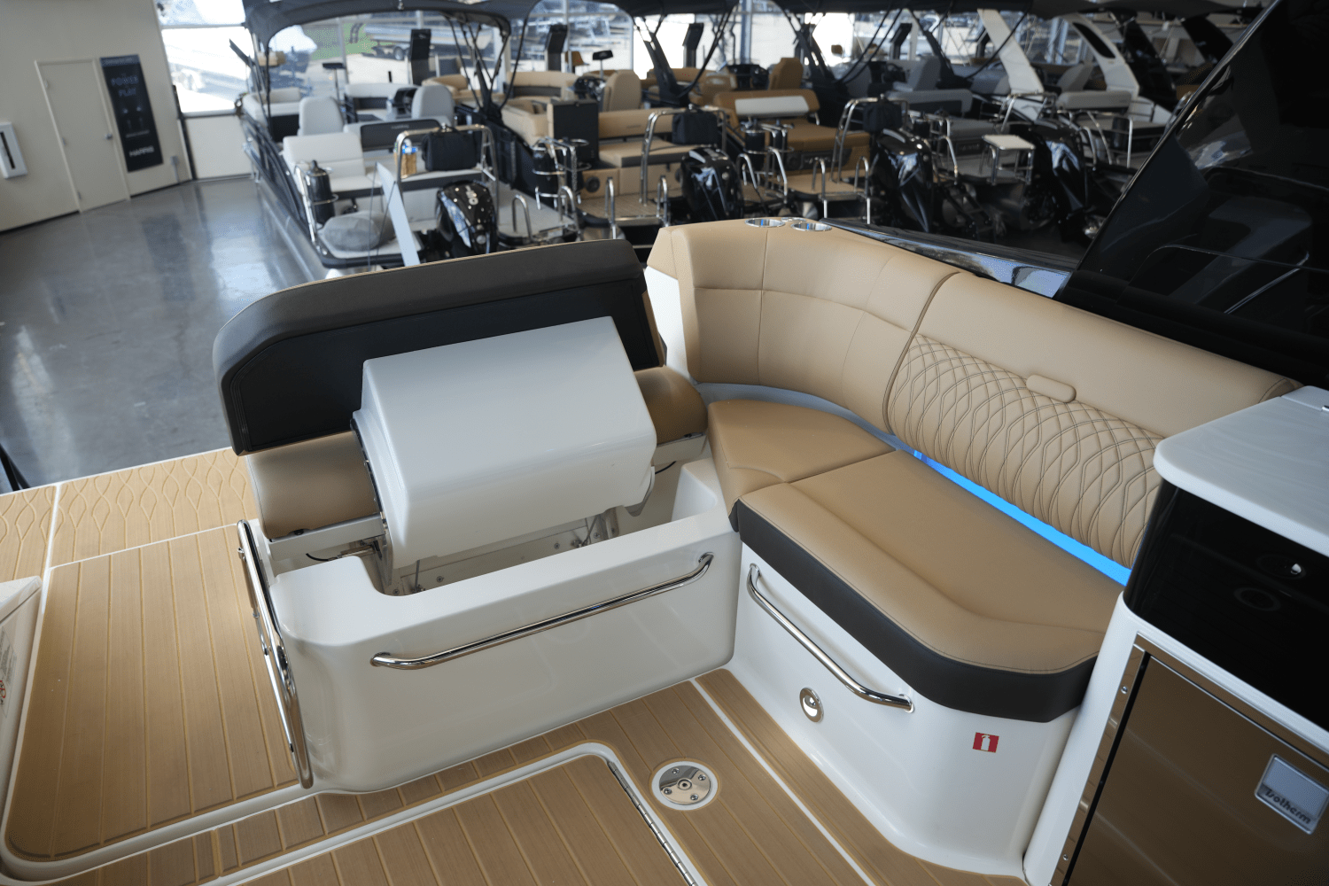 2025 Sea Ray Sundancer 370 Image Thumbnail #13