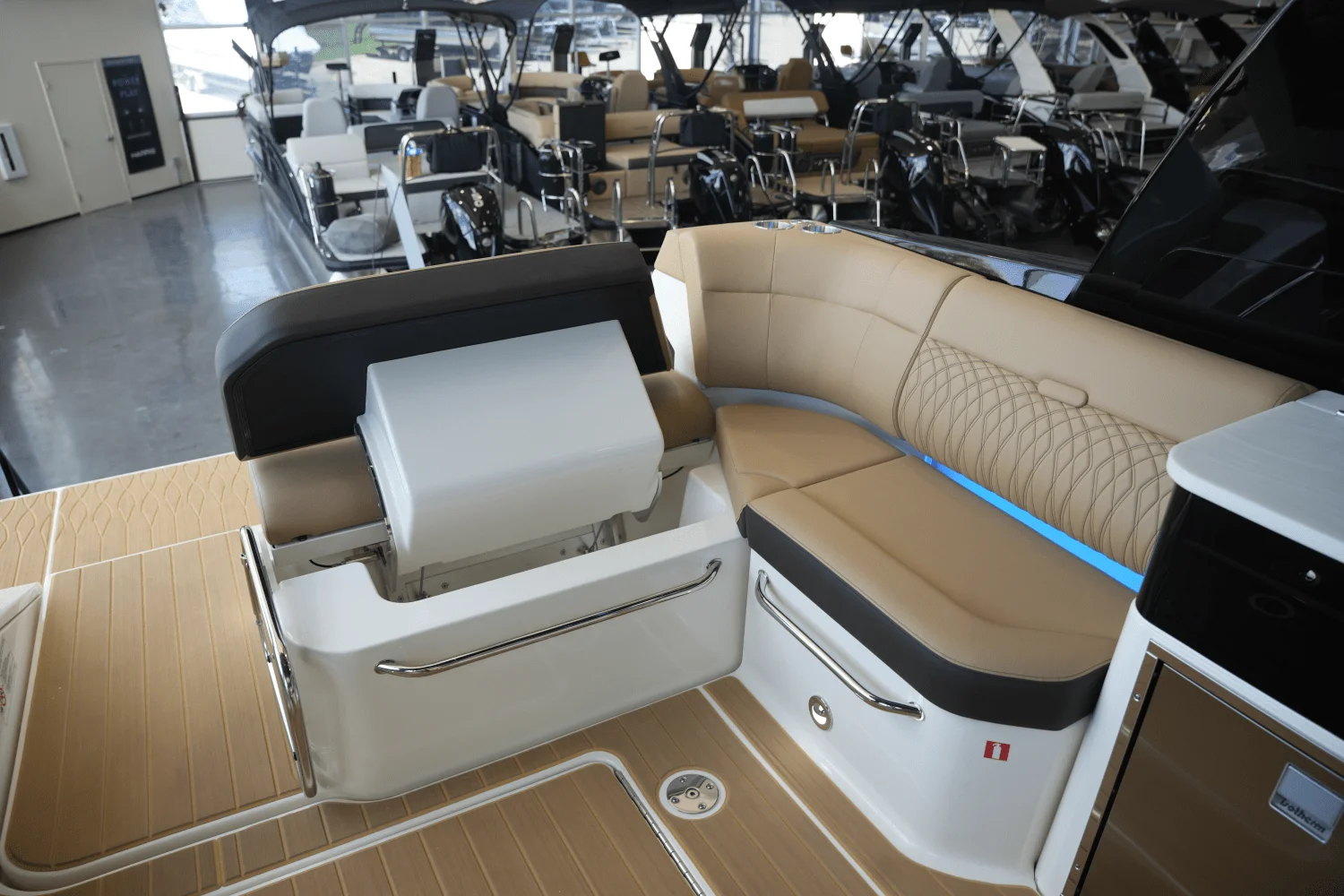 2025 Sea Ray Sundancer 370 Image Thumbnail #13